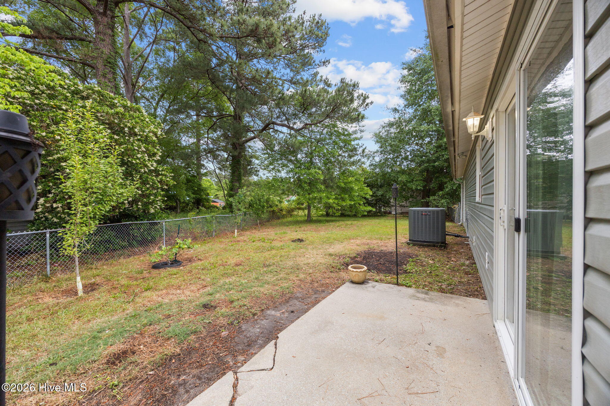 100570195 | Photo 47