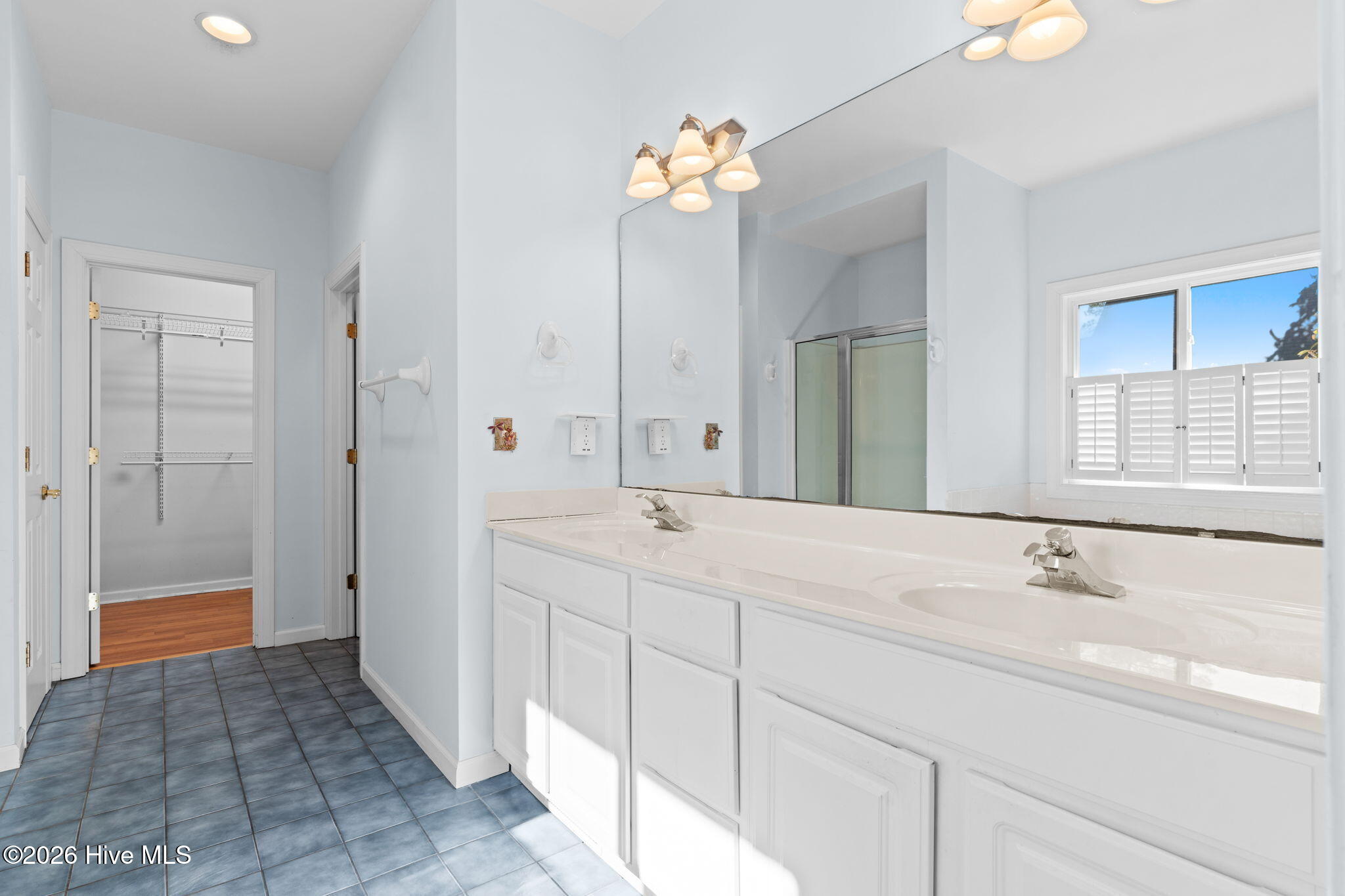 100551669 | Photo 25