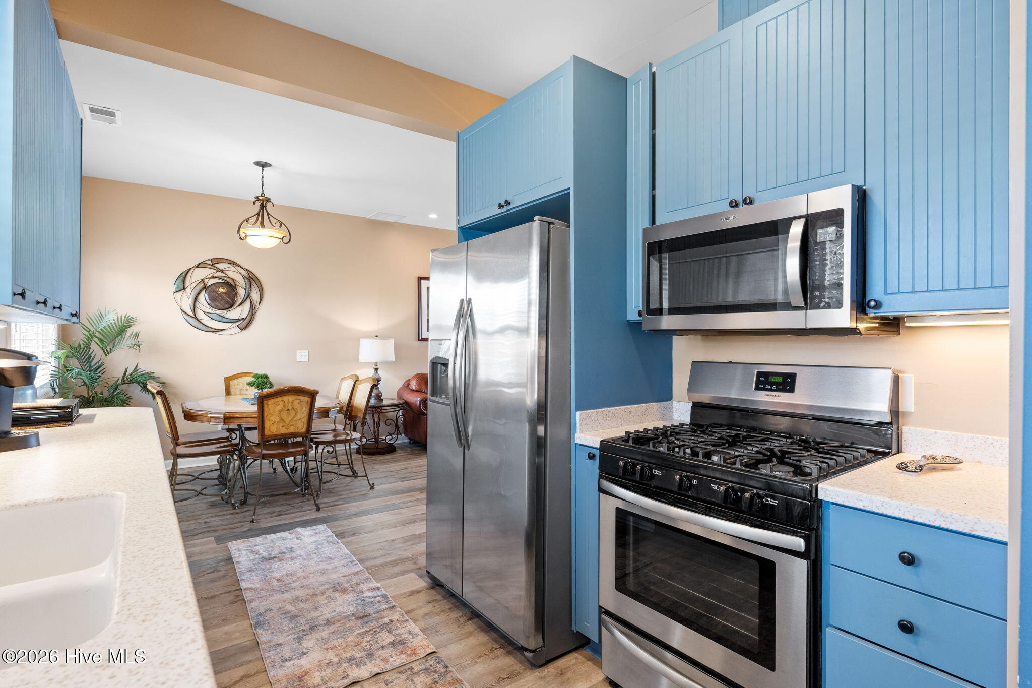 100570592 | Photo 19