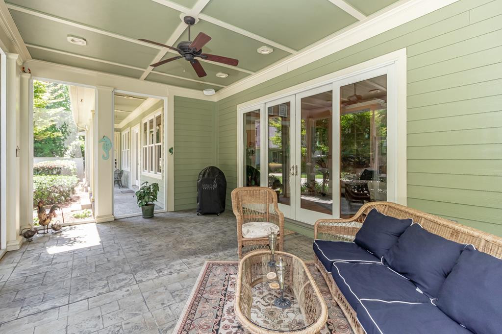 Screened in Back Patio & Porch