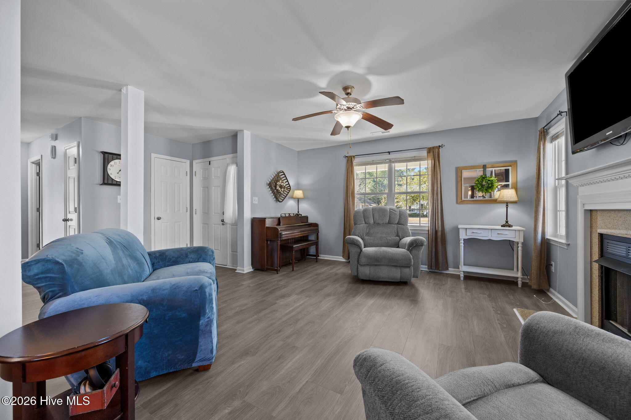 100550942 | Photo 23