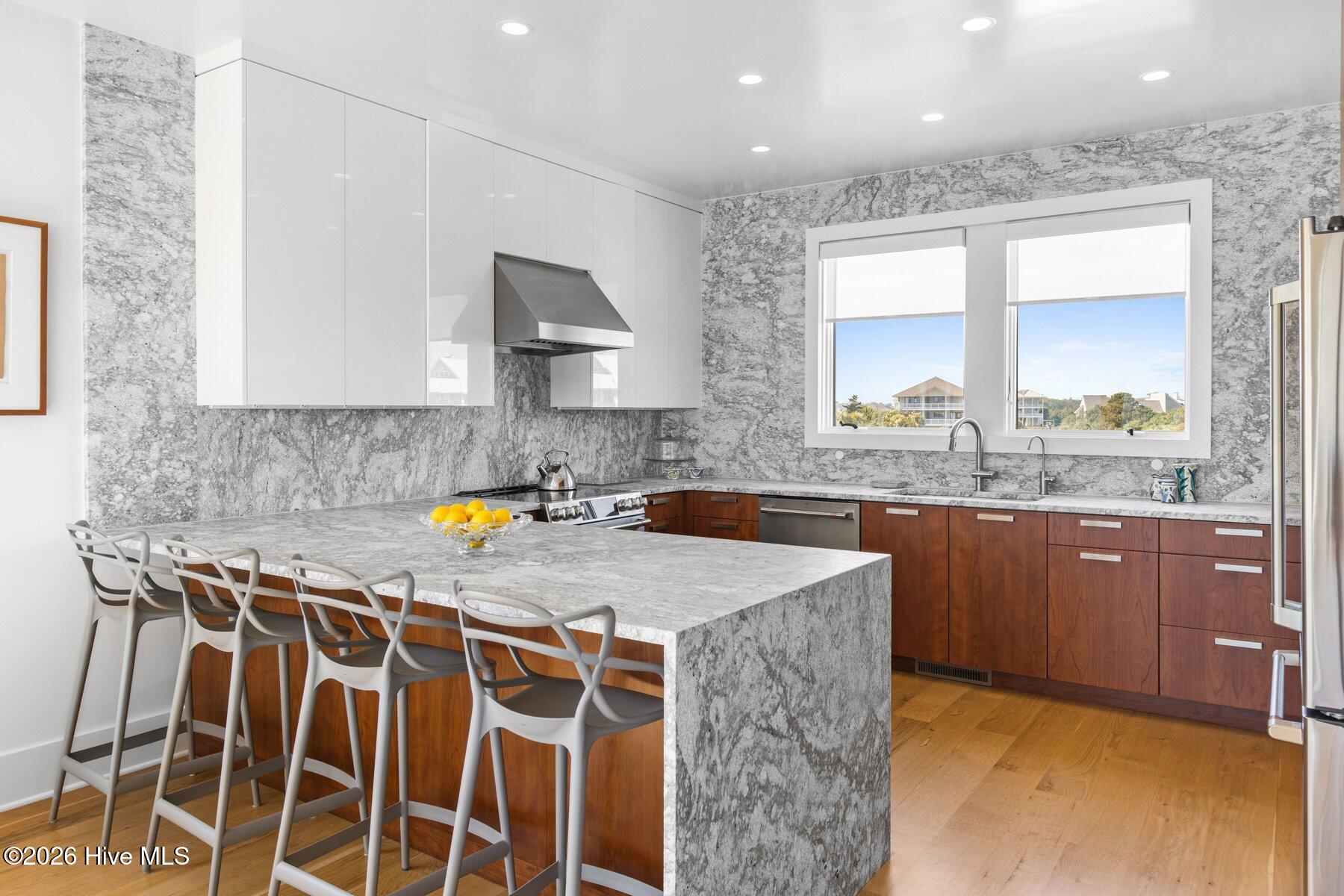 100560851 | Photo 16