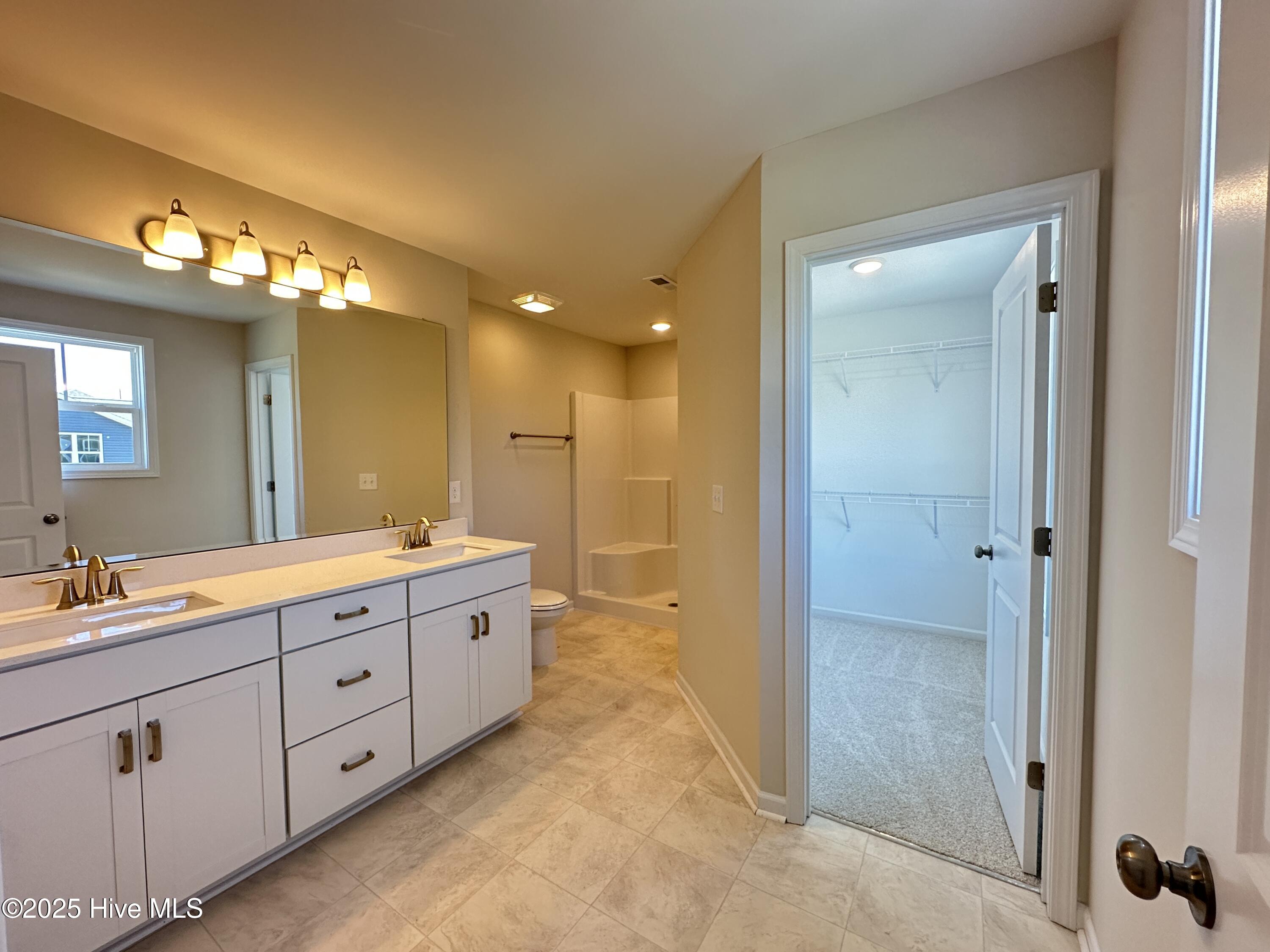 100541873 | Photo 11