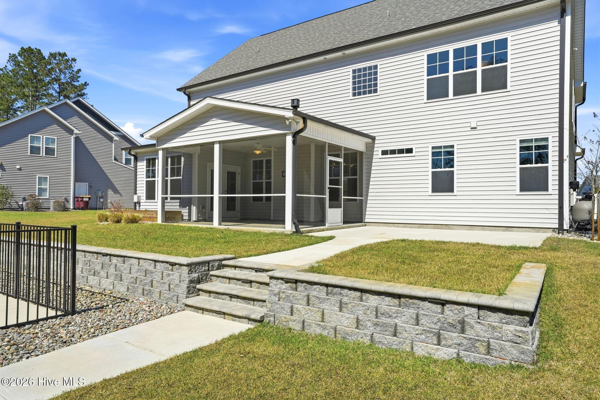 100562109 | Photo 80