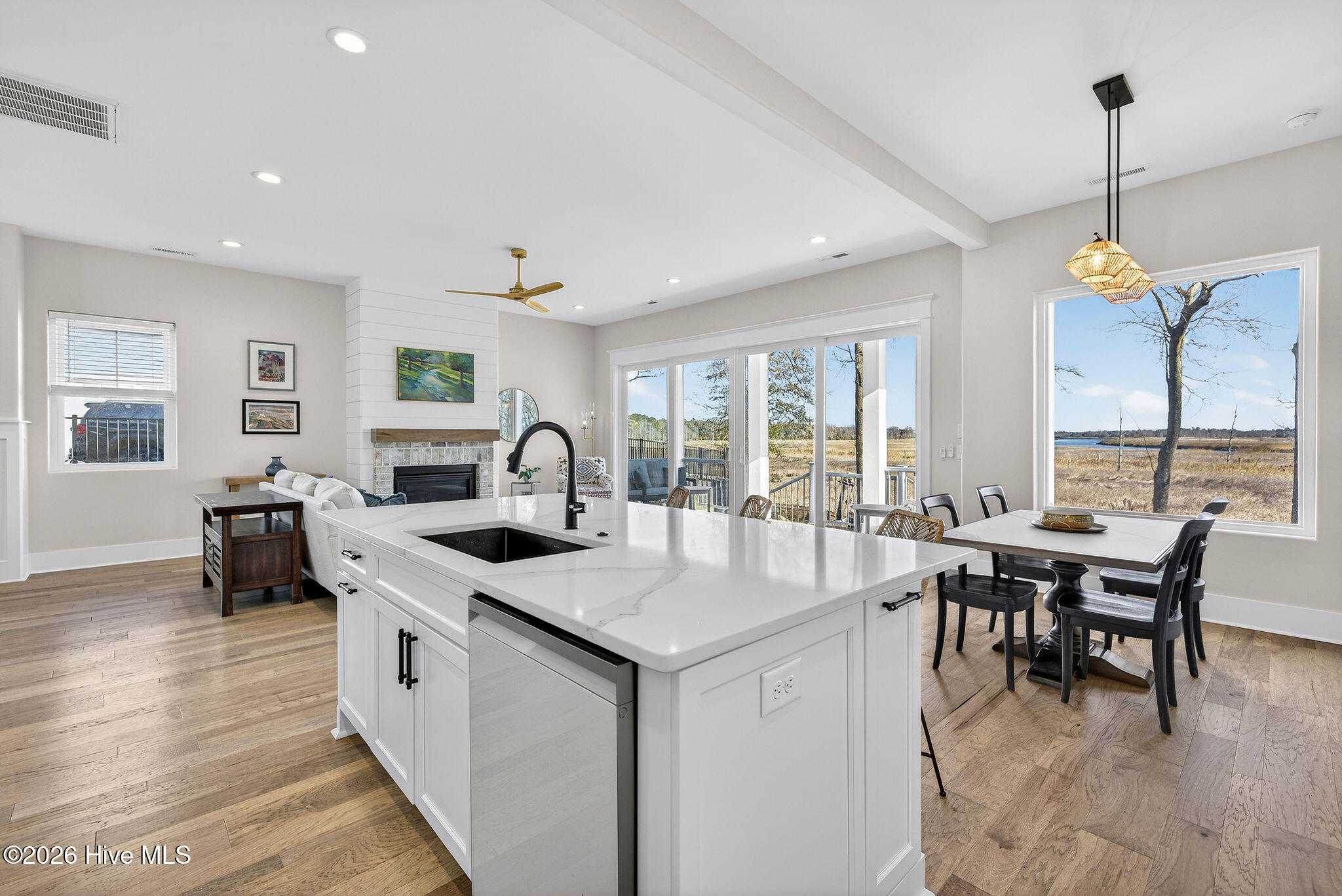 100552063 | Photo 29