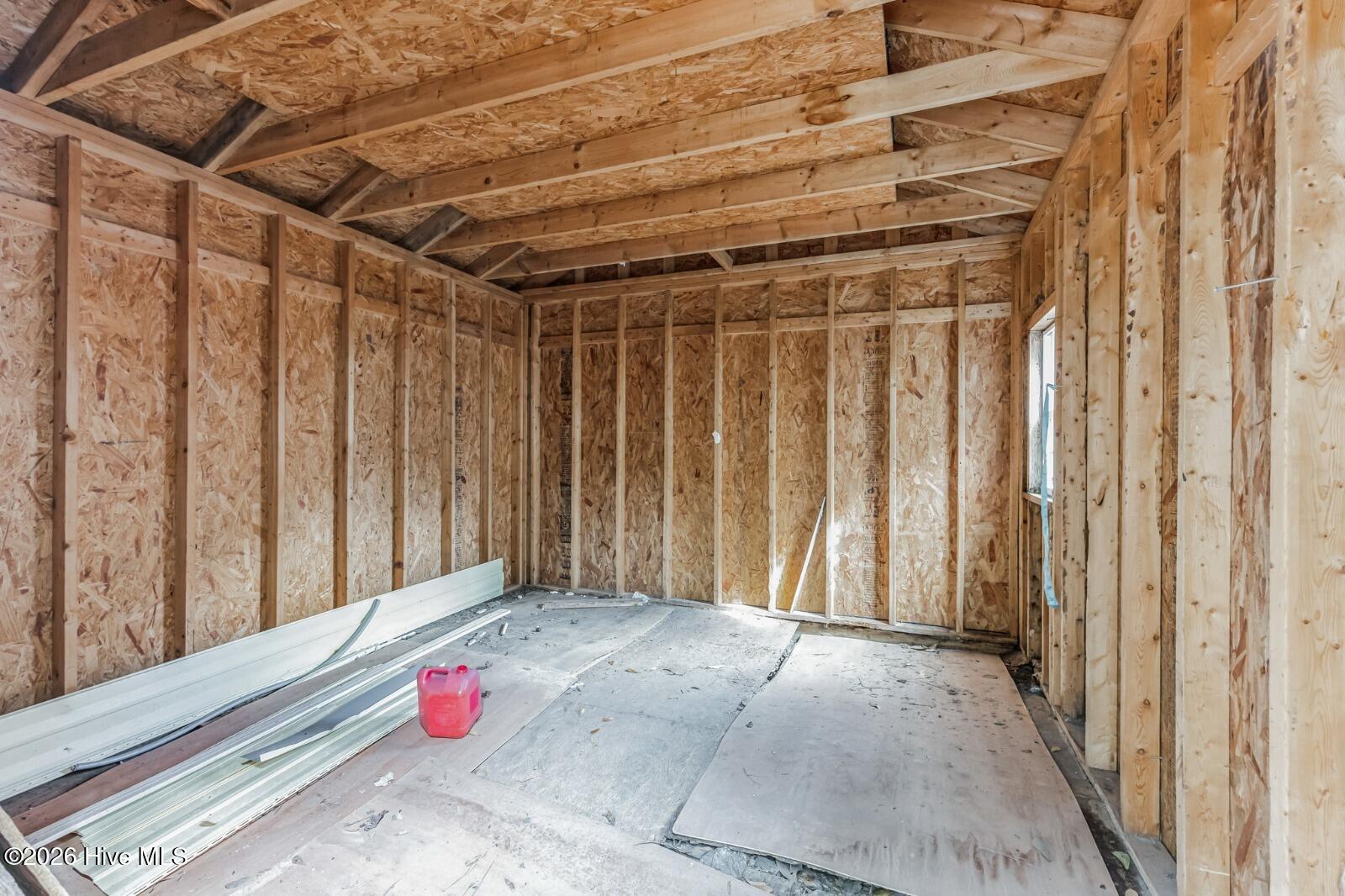 100561055 | Photo 18