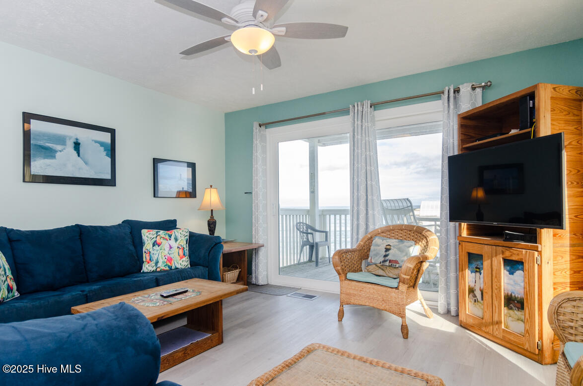 100517027 | Photo 27