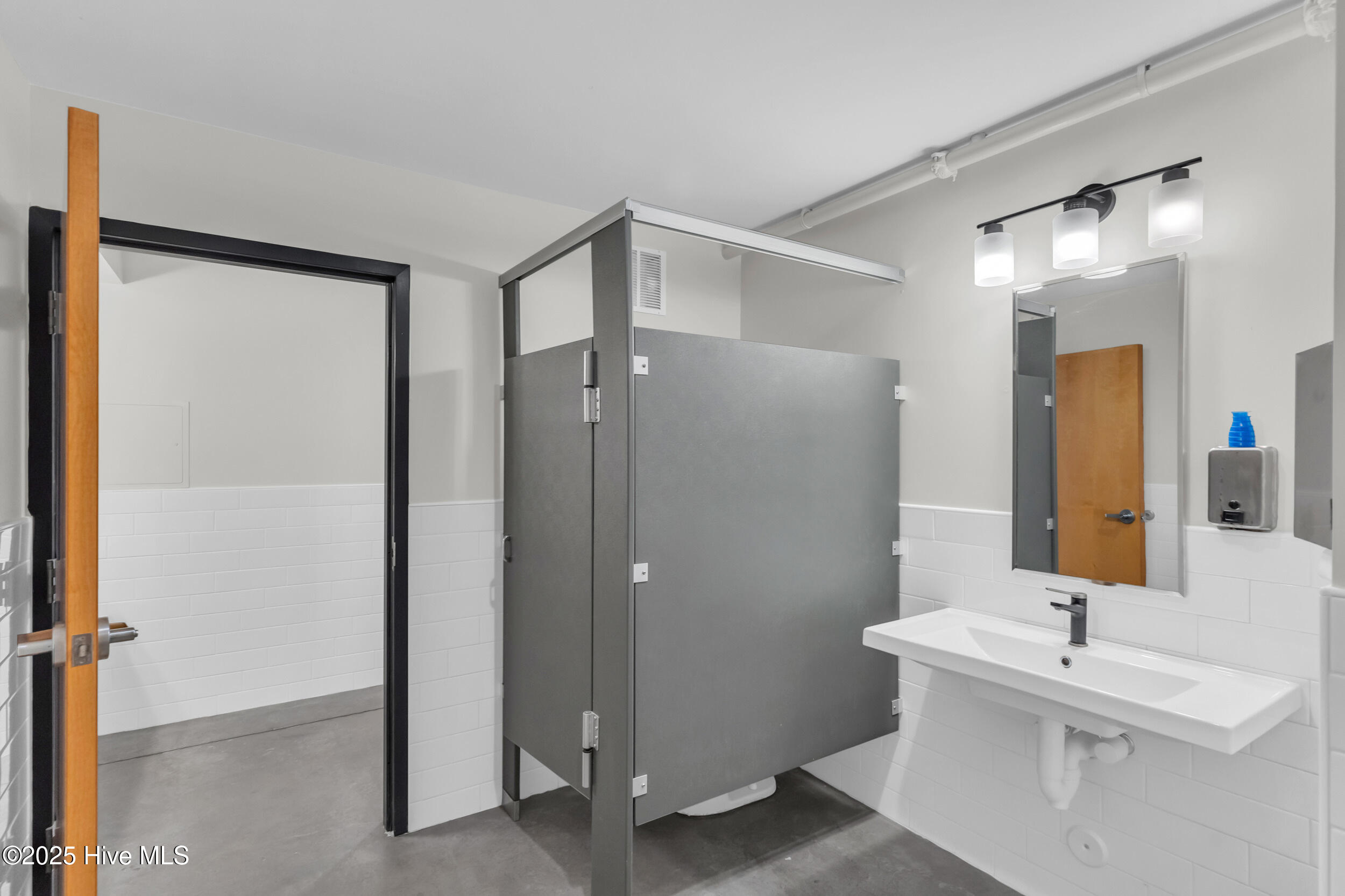 100529429 | Photo 16