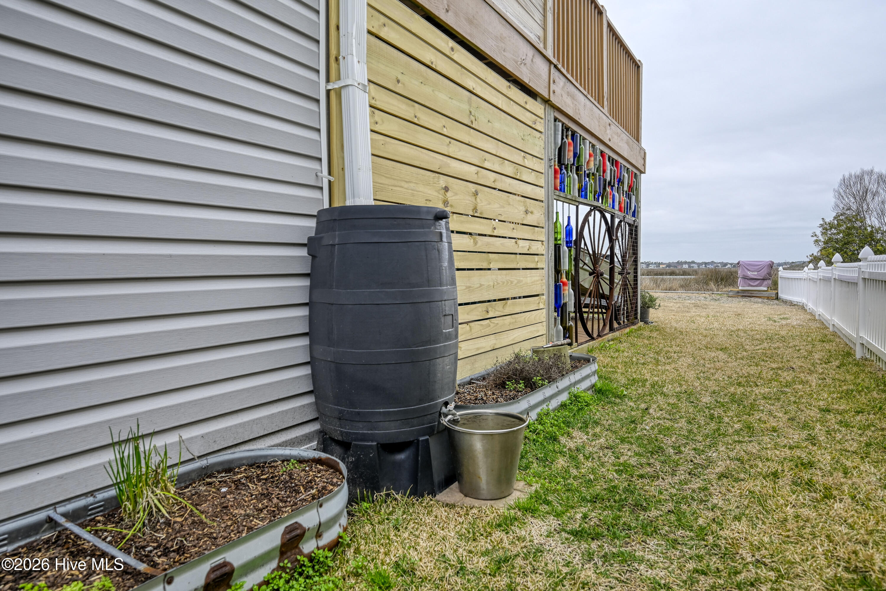 100558069 | Photo 64