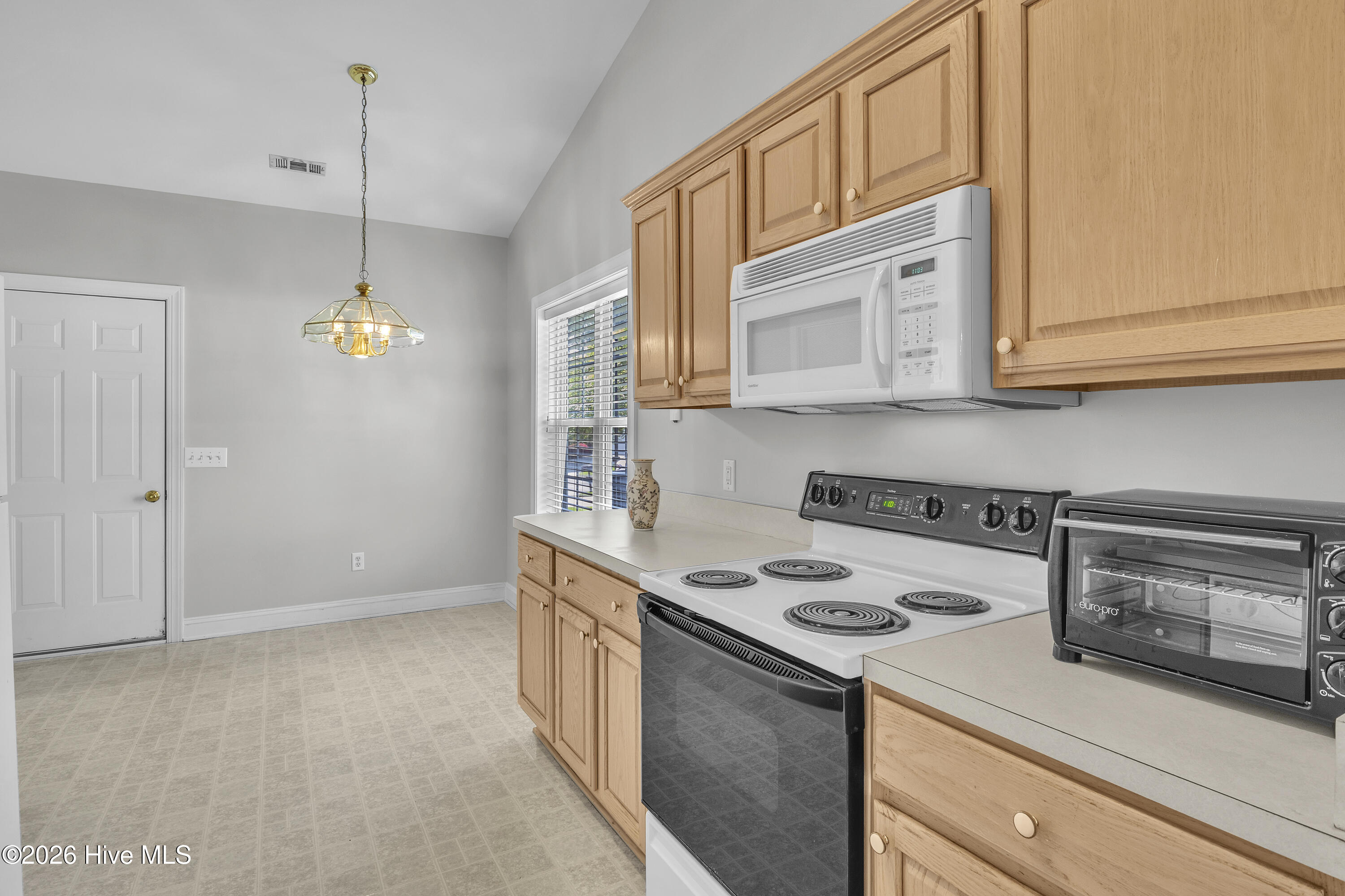 100567649 | Photo 14