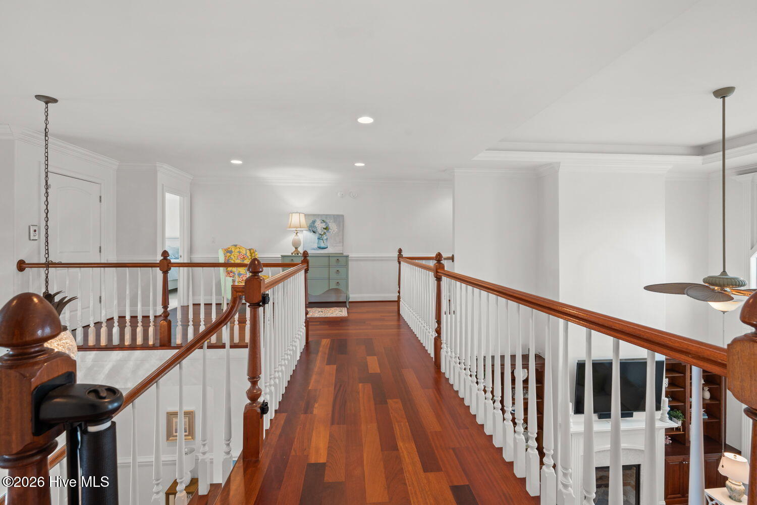 100566570 | Photo 35