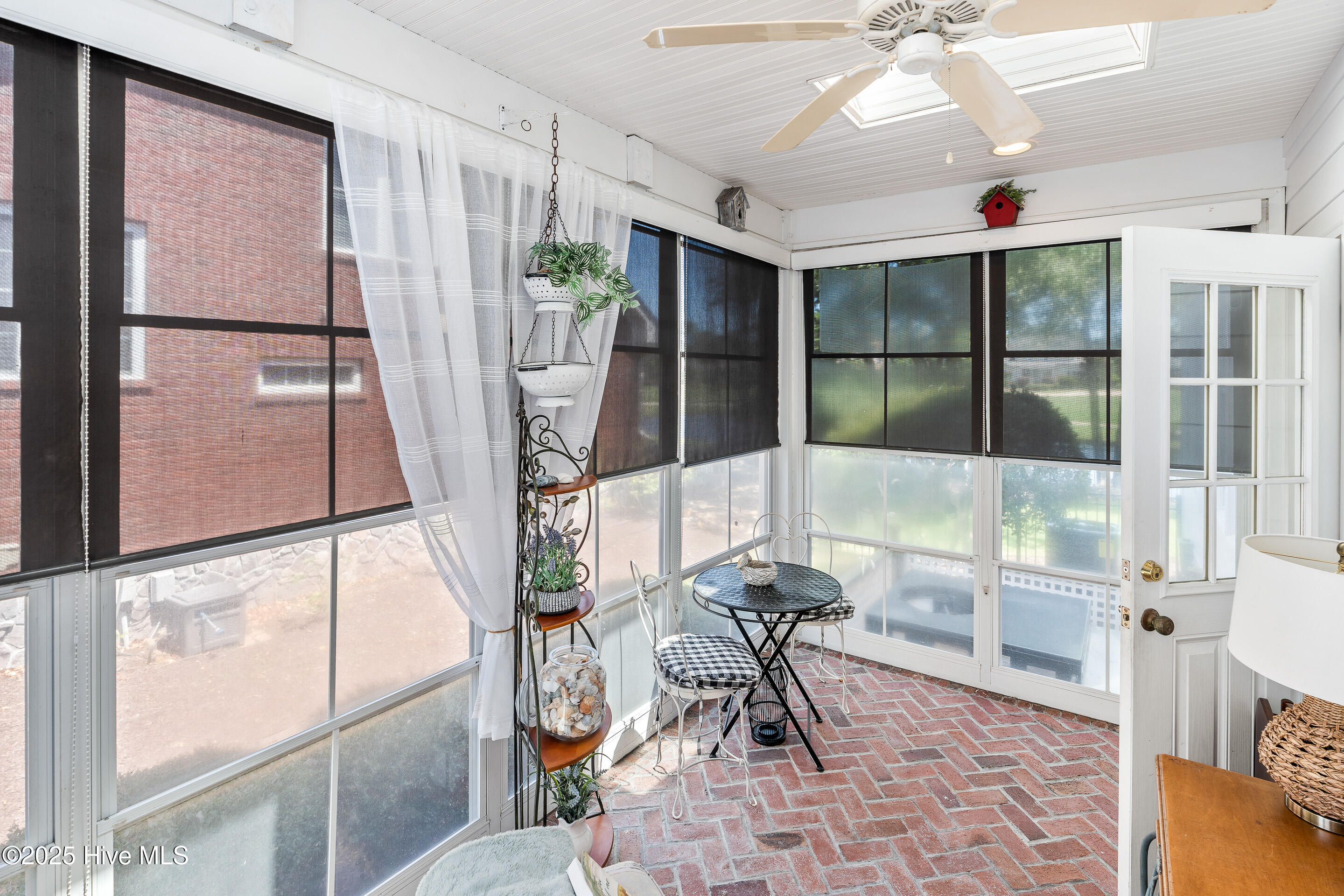 100520099 | Photo 28