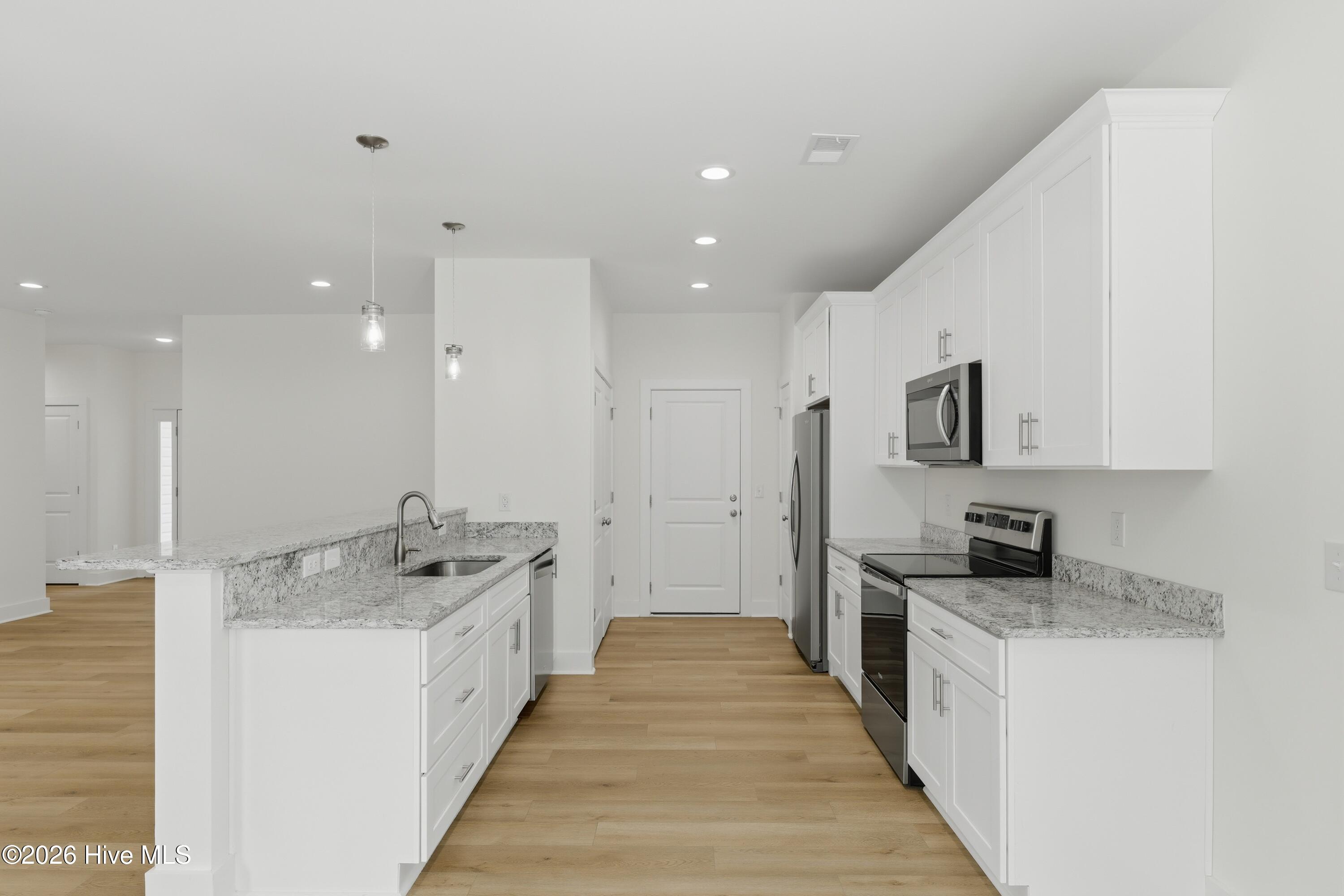 100561503 | Photo 17