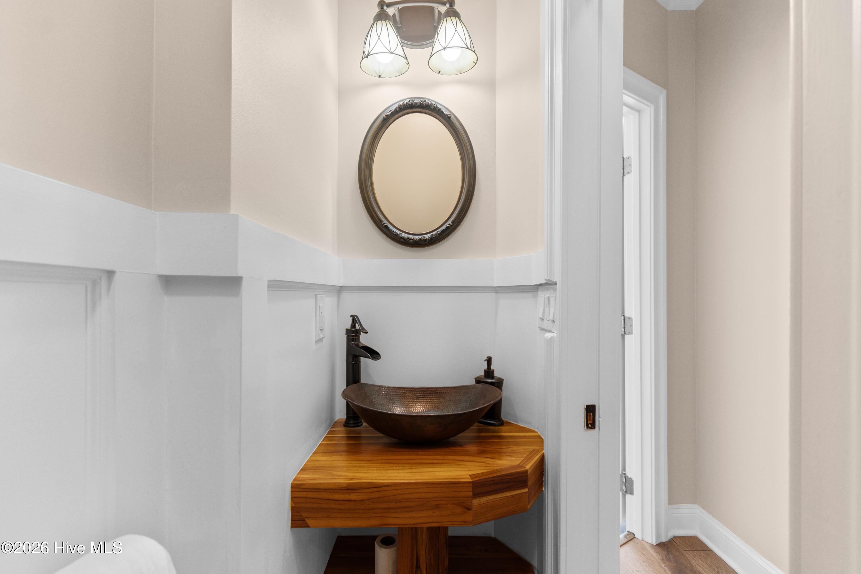 100569260 | Photo 39