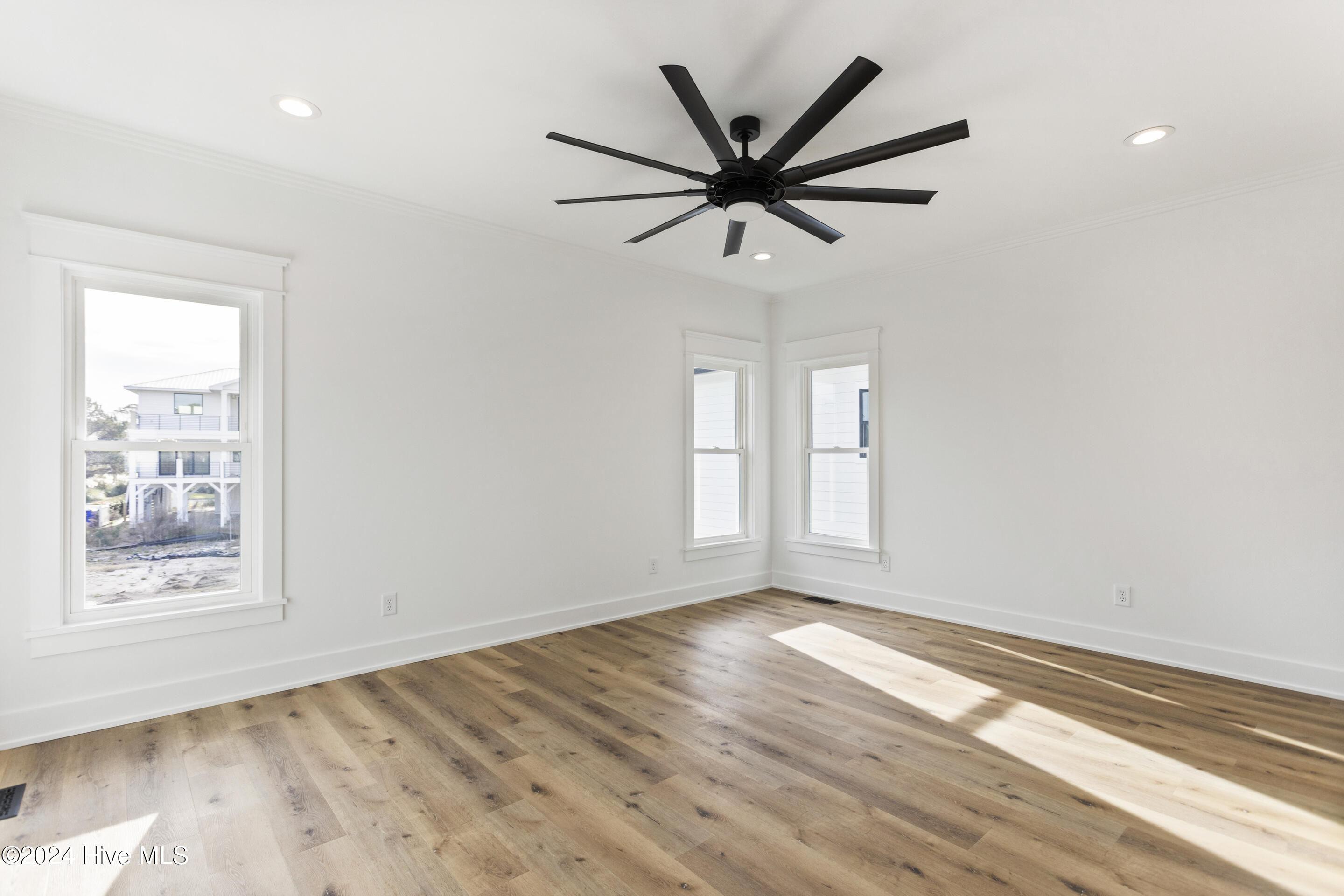 100559192 | Photo 22