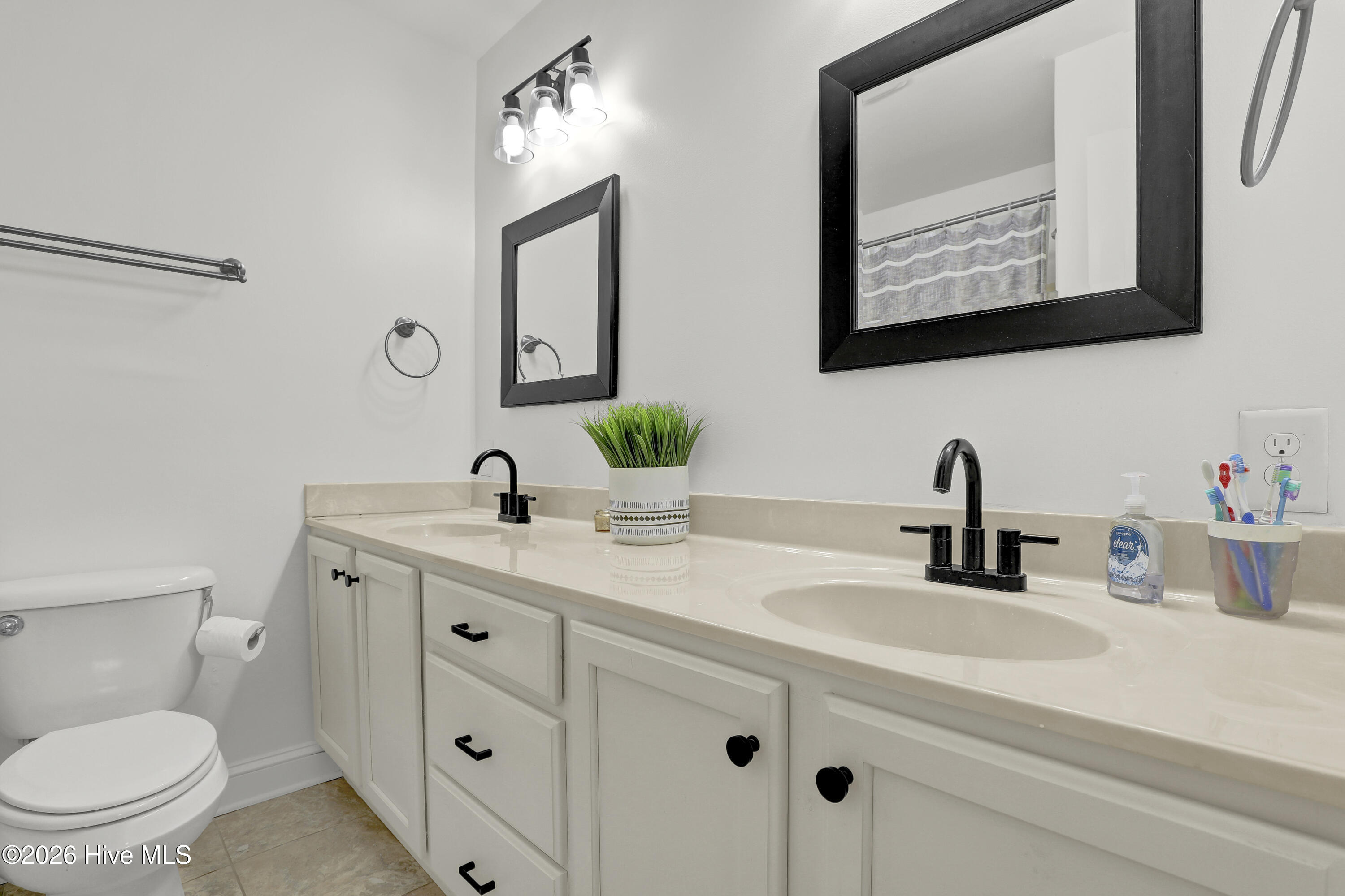 100566573 | Photo 48