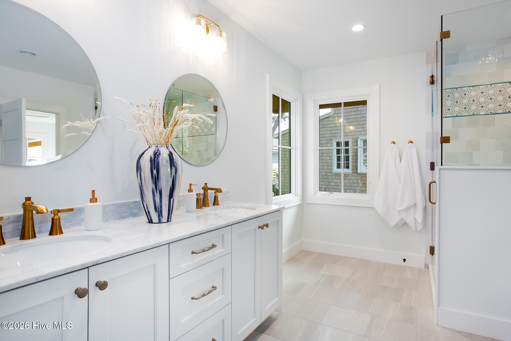 100550703 | Photo 43