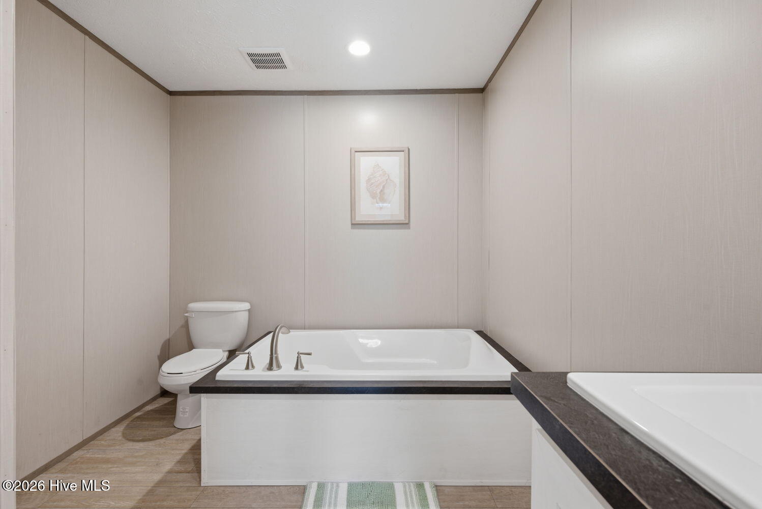 100563792 | Photo 22