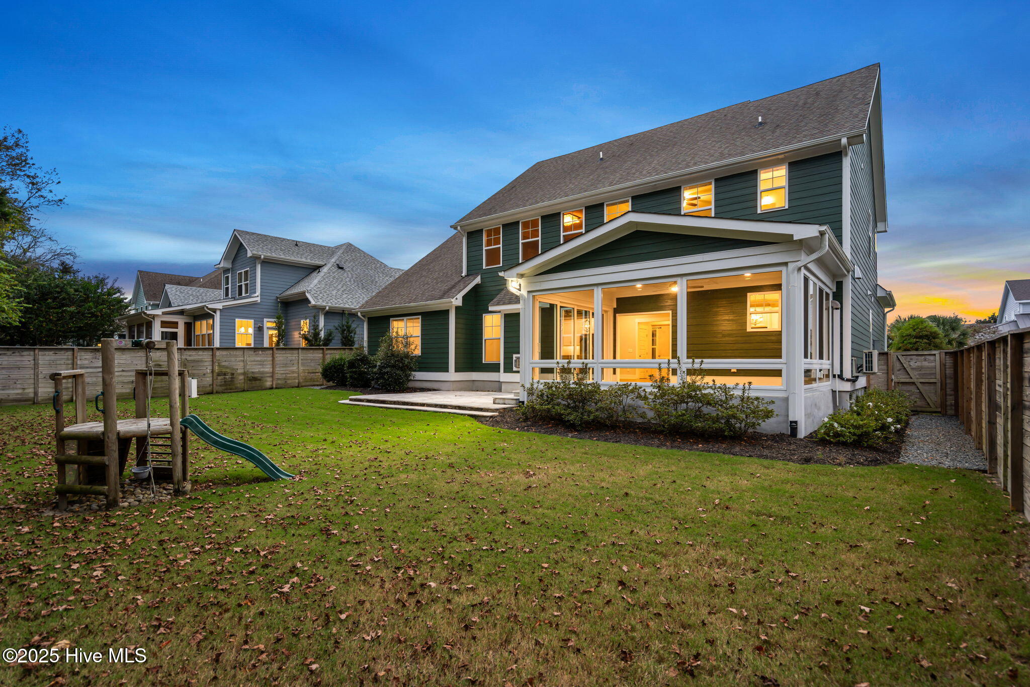 100550410 | Photo 72