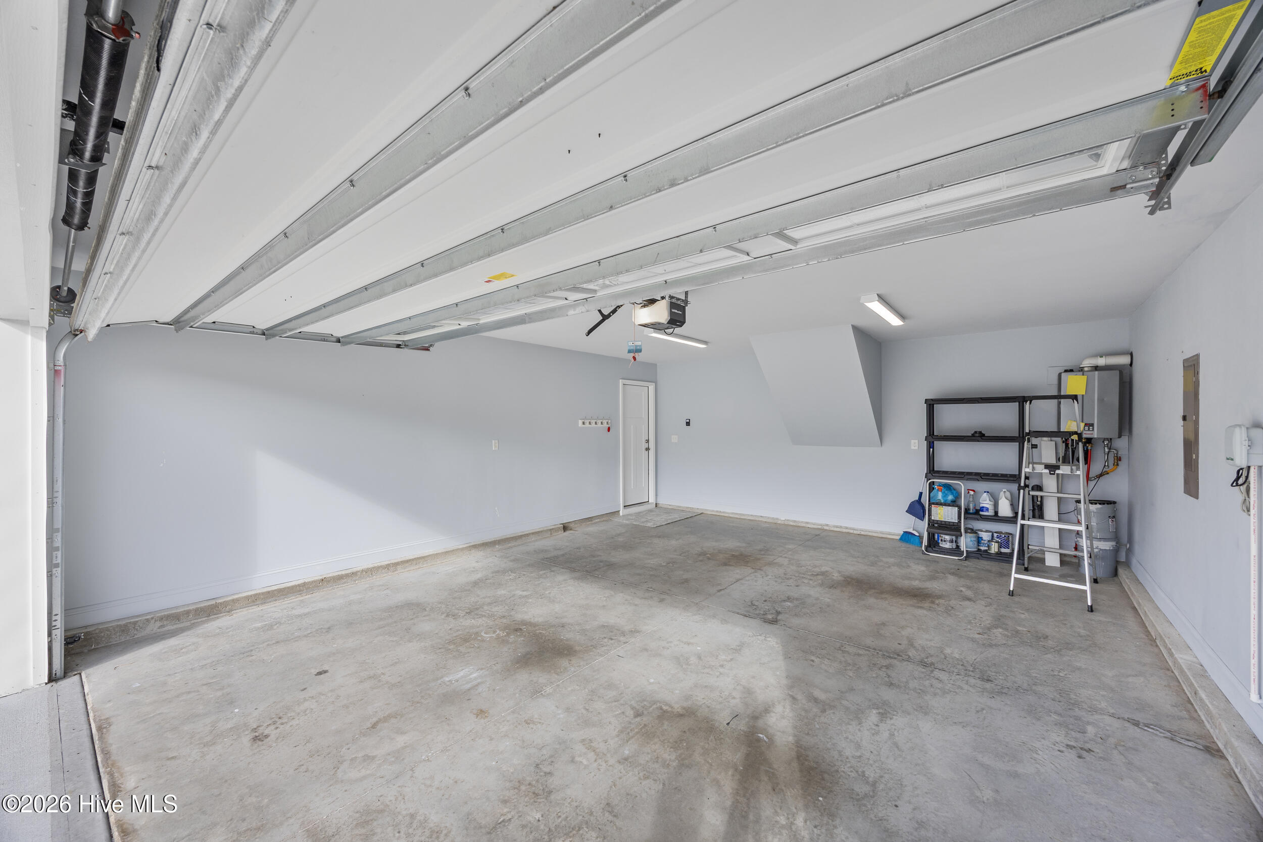 100559295 | Photo 44