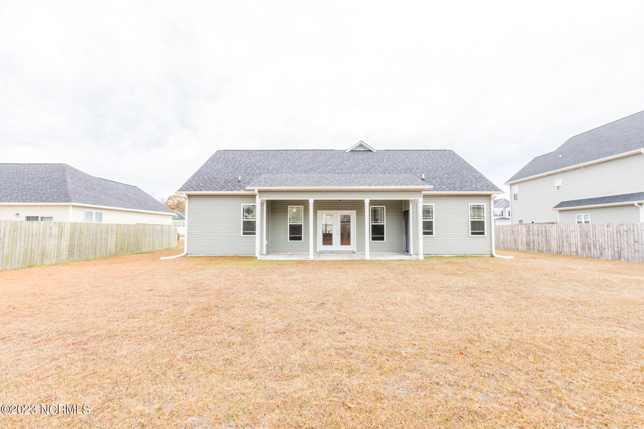 100543785 | Photo 44