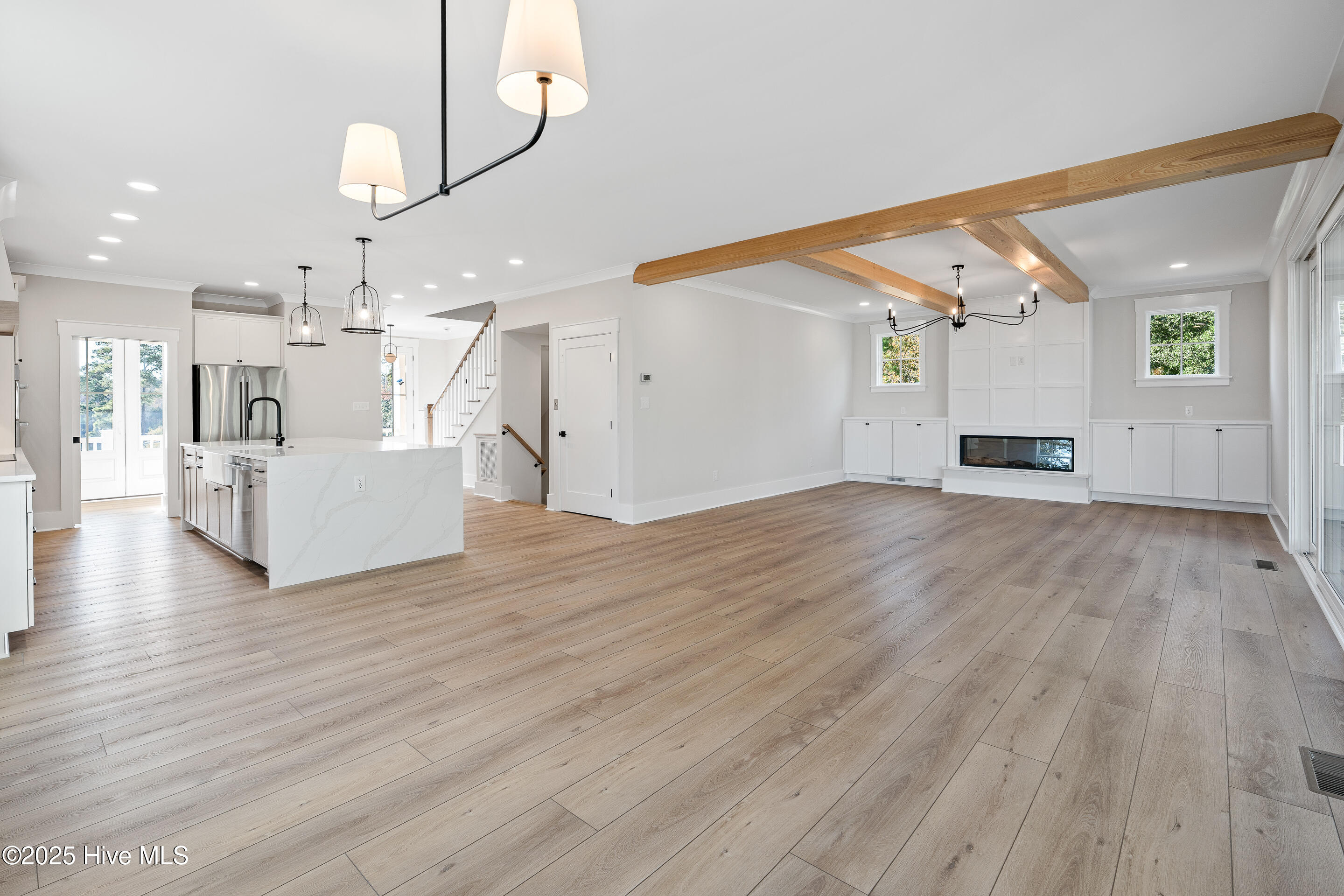 100525288 | Photo 37