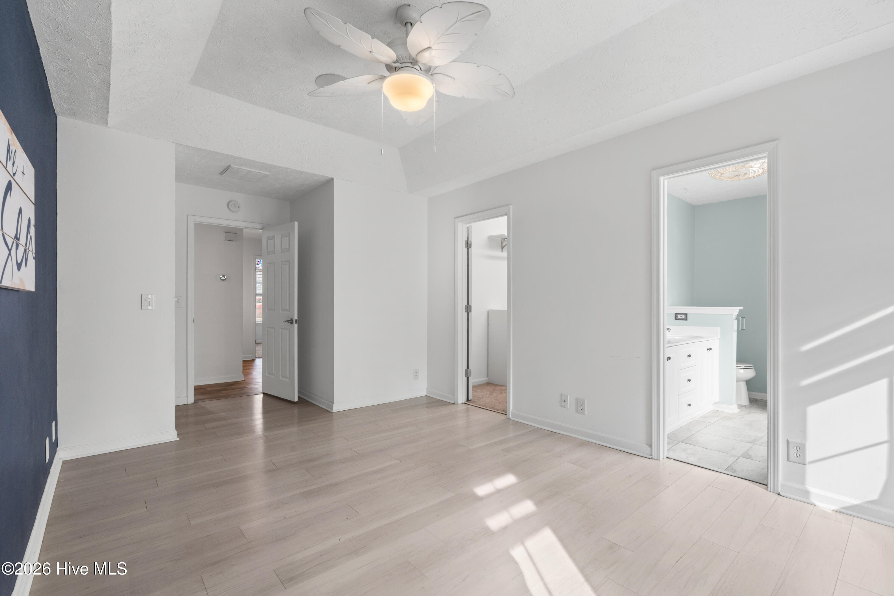 100562430 | Photo 25