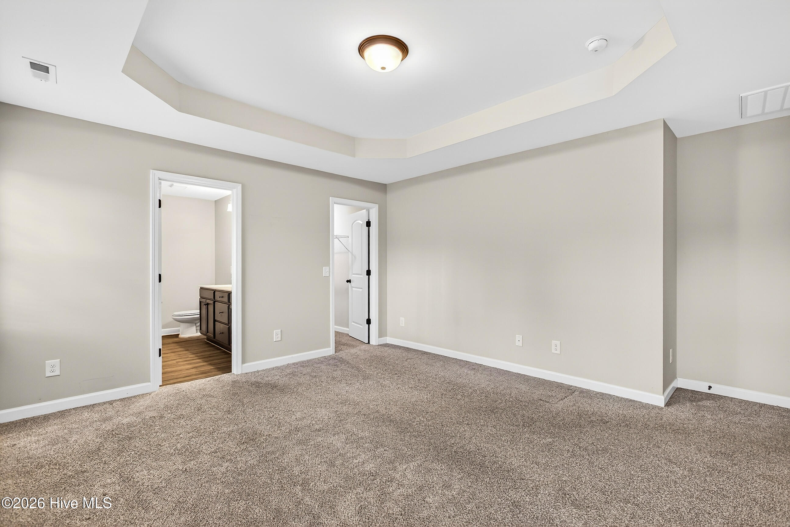 100549361 | Photo 17