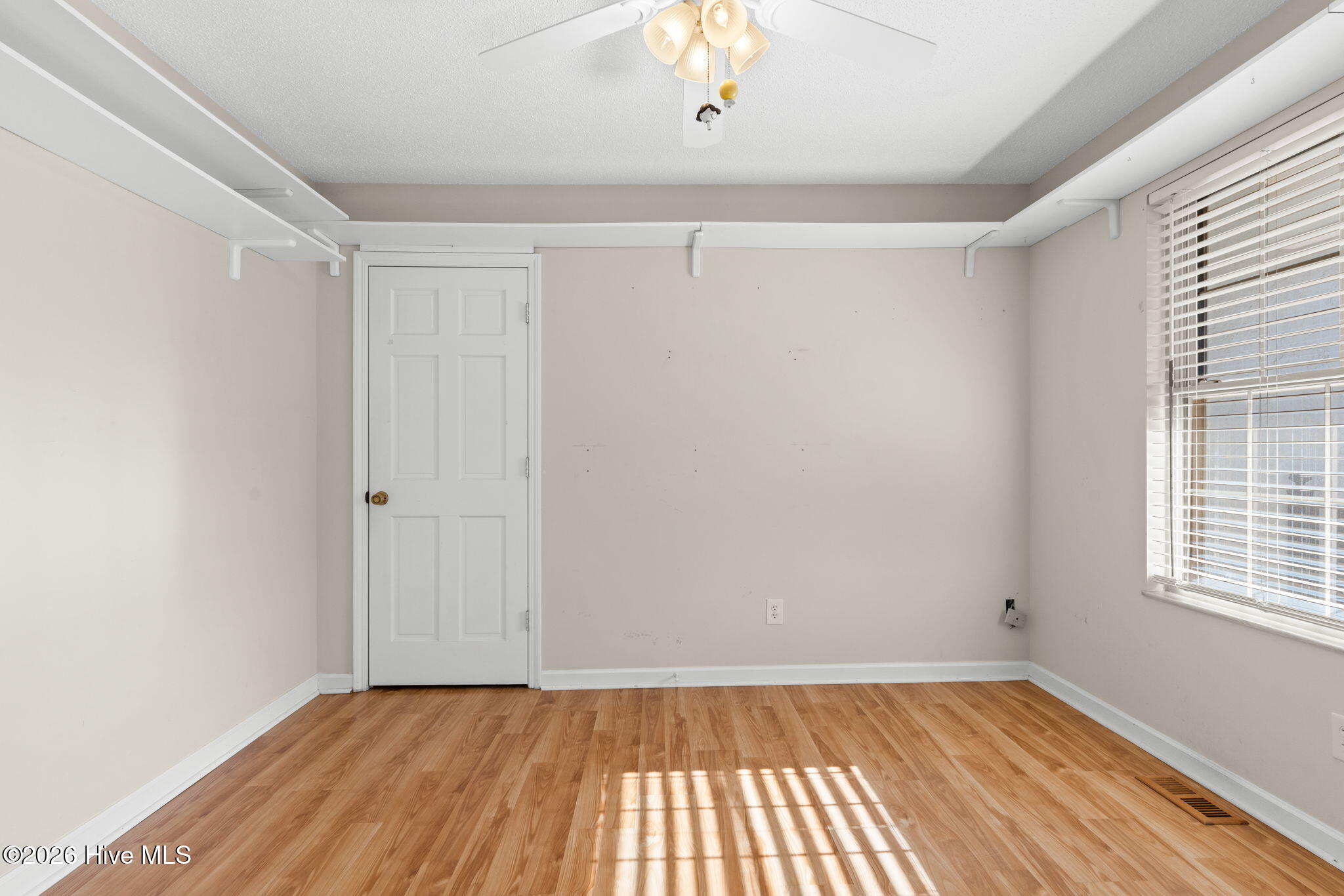 100548556 | Photo 31