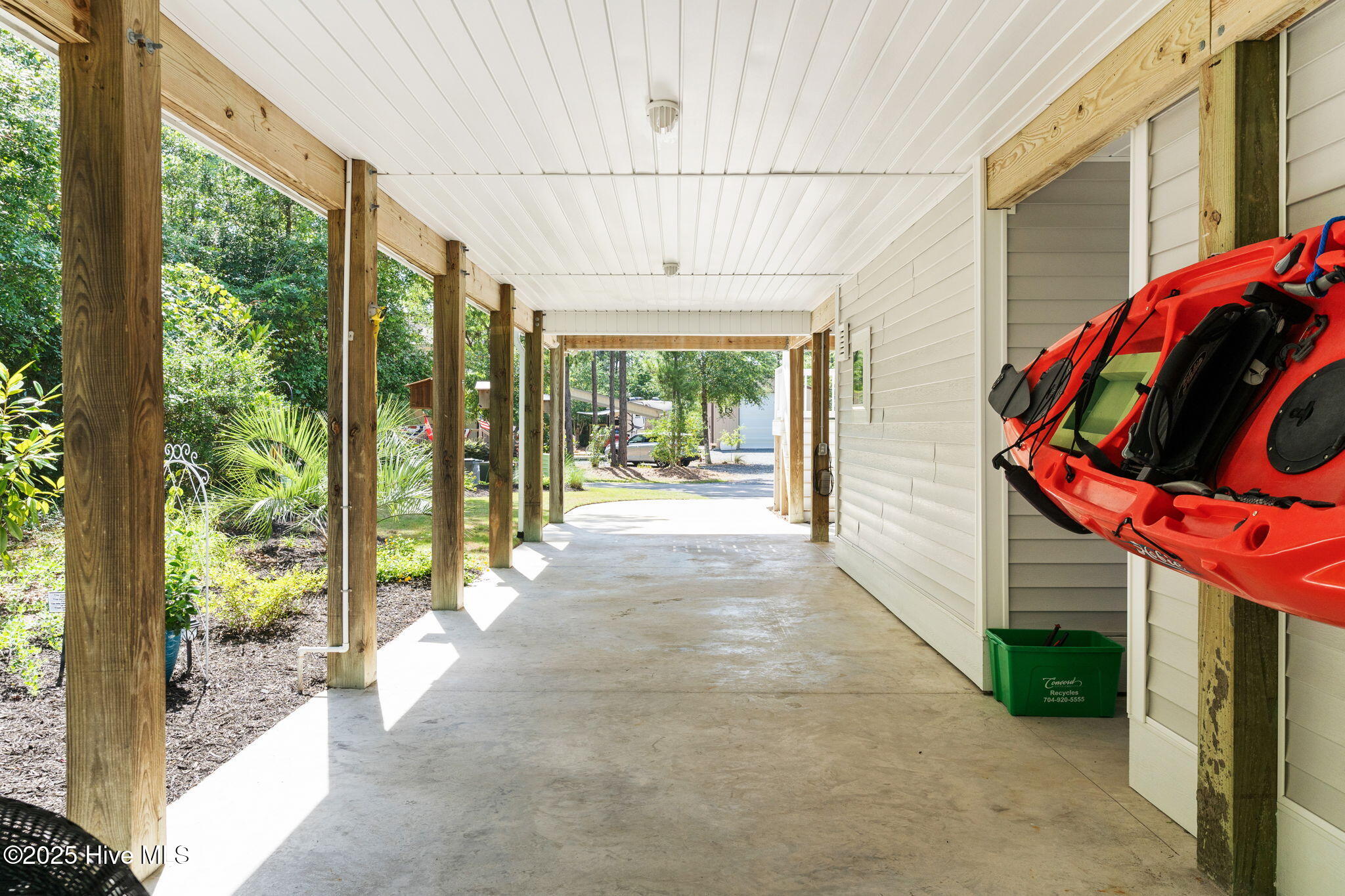 100566861 | Photo 38