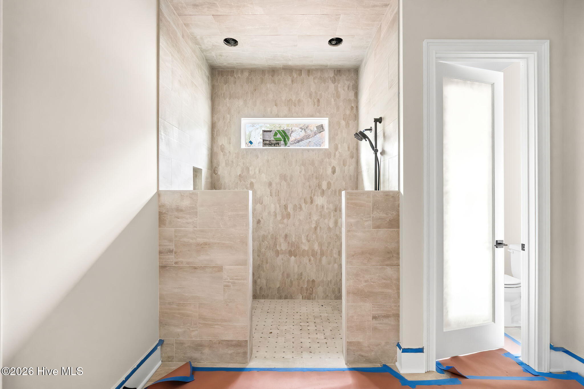 100525110 | Photo 25