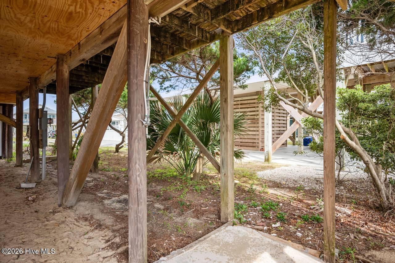 100561729 | Photo 43