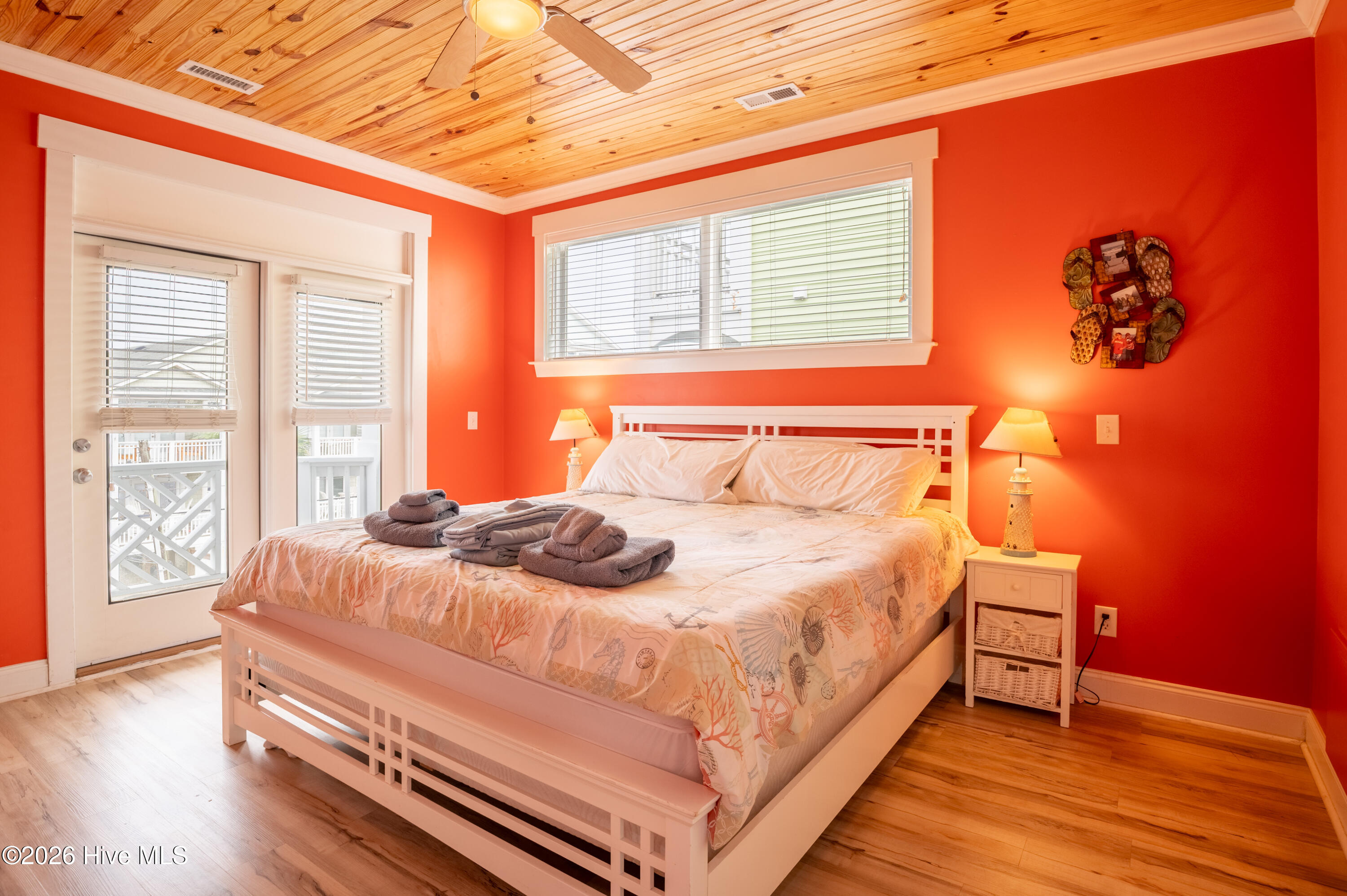 100550825 | Photo 45