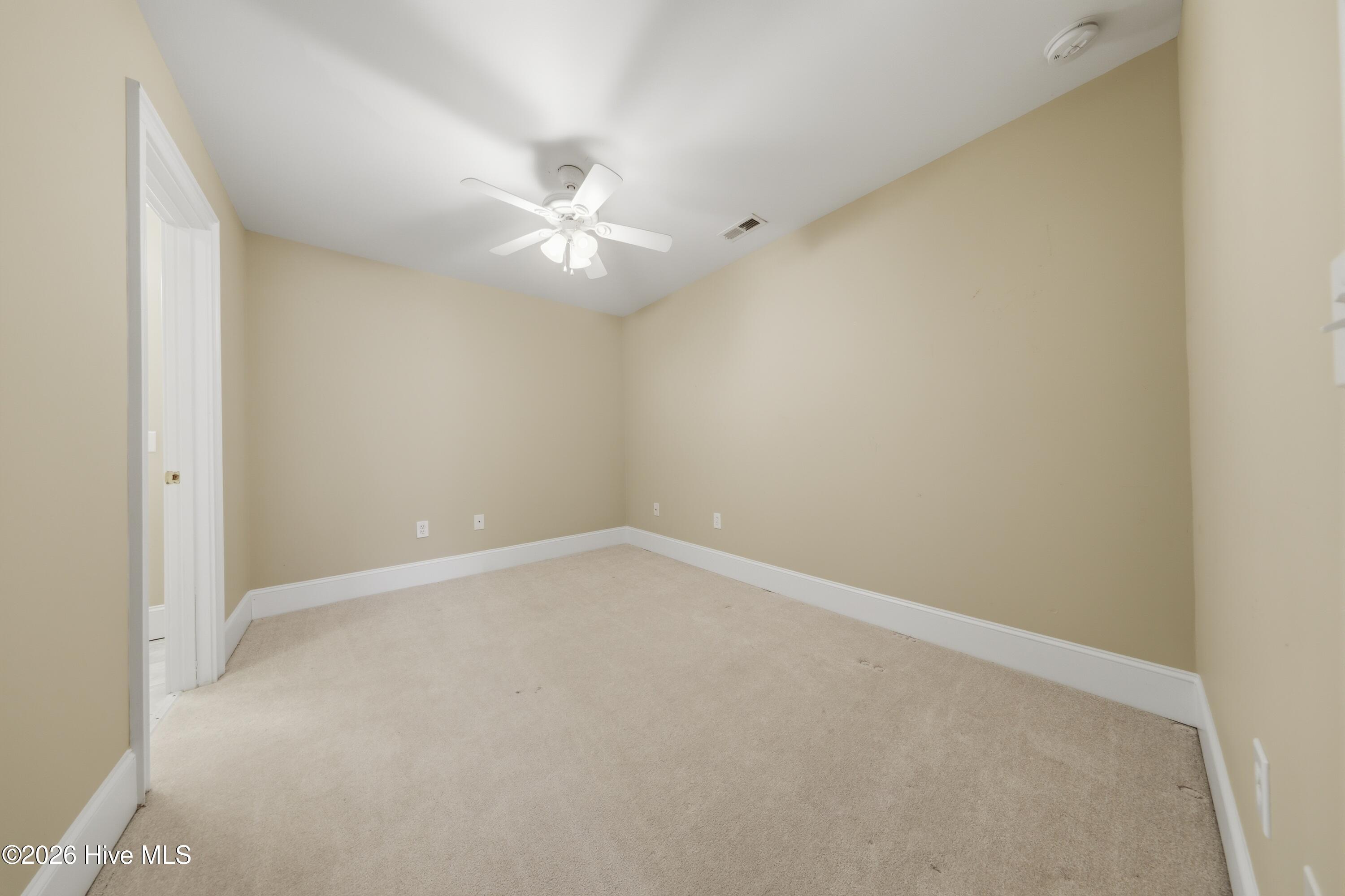 100564679 | Photo 42