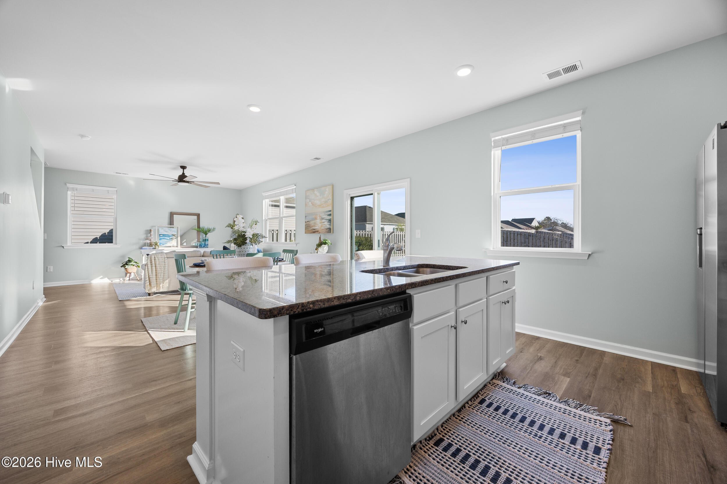 100561836 | Photo 17