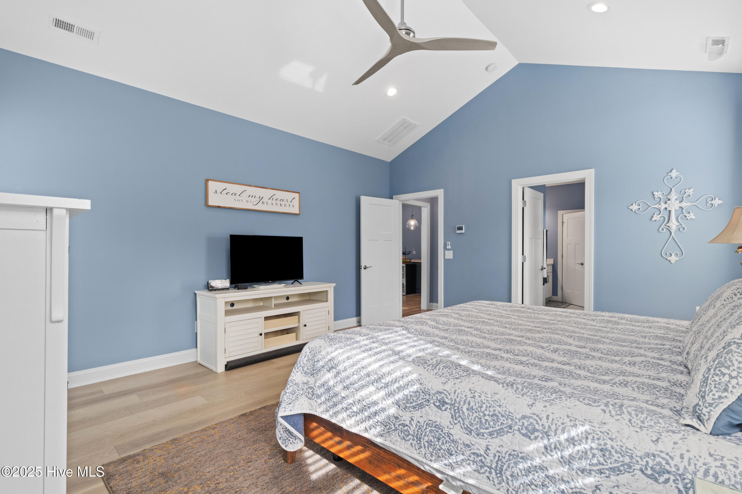 100536261 | Photo 18