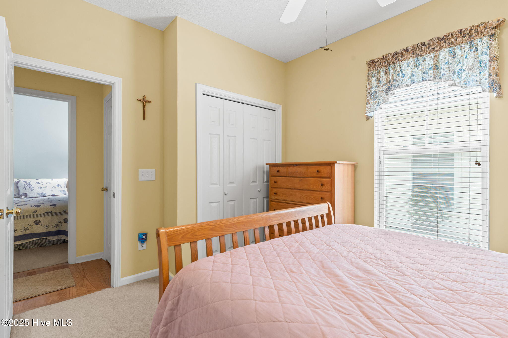 100519140 | Photo 21