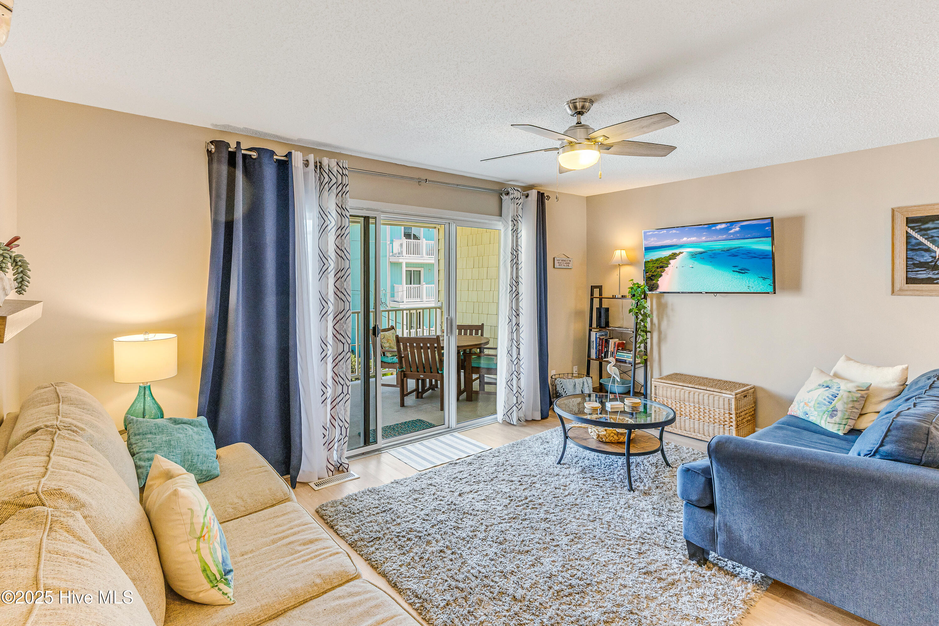 100540902 | Photo 13