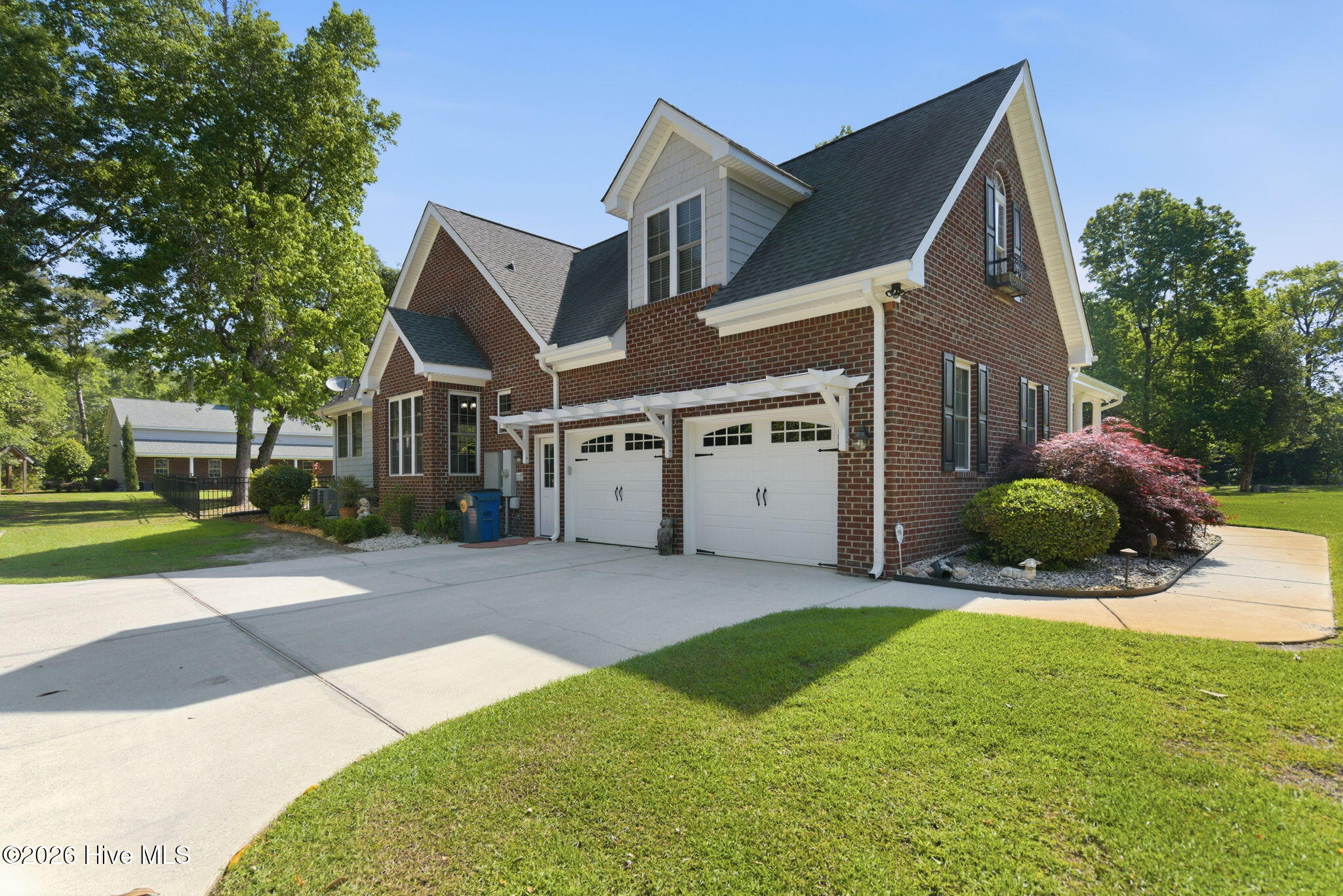 100570615 | Photo 51