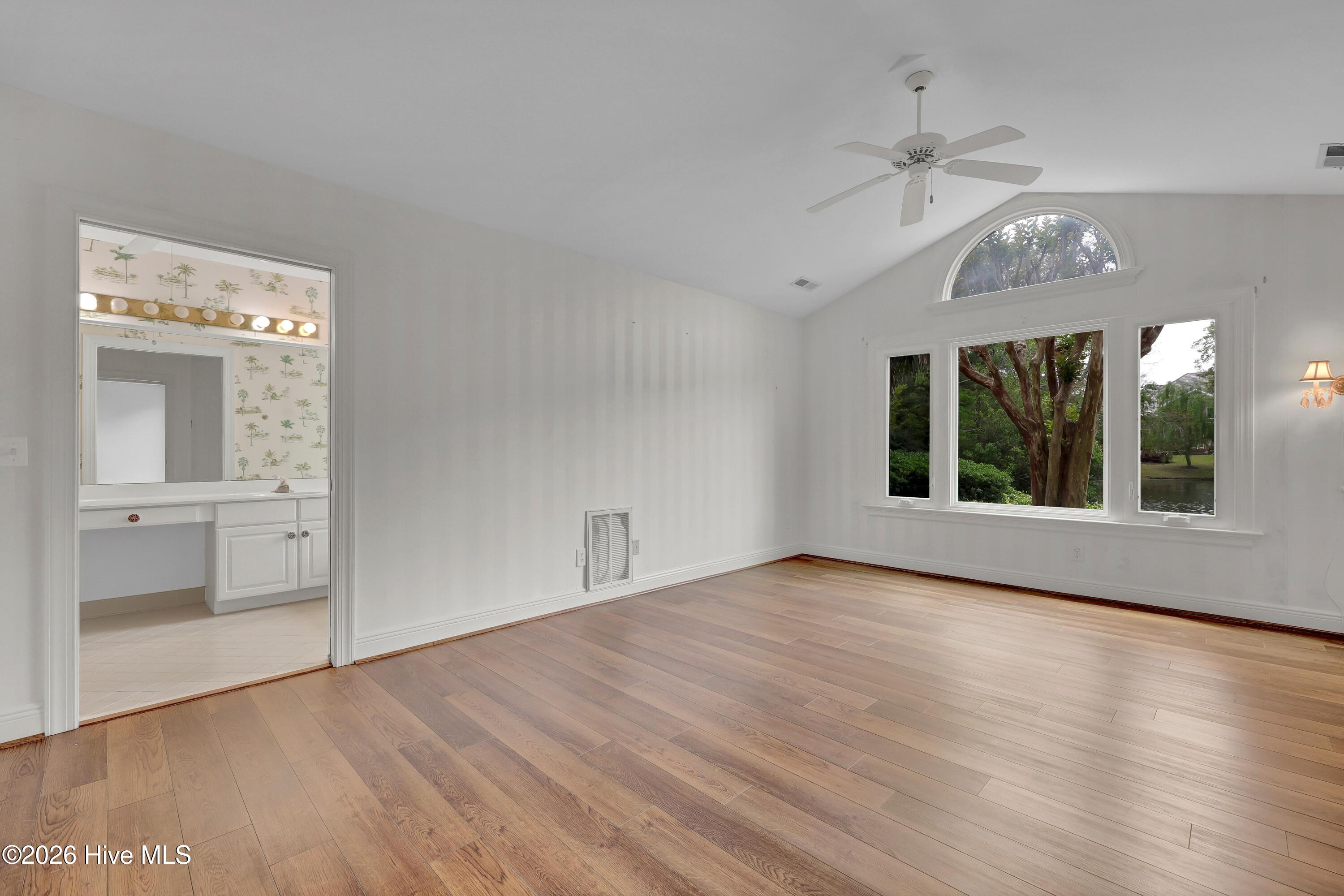 100566096 | Photo 27