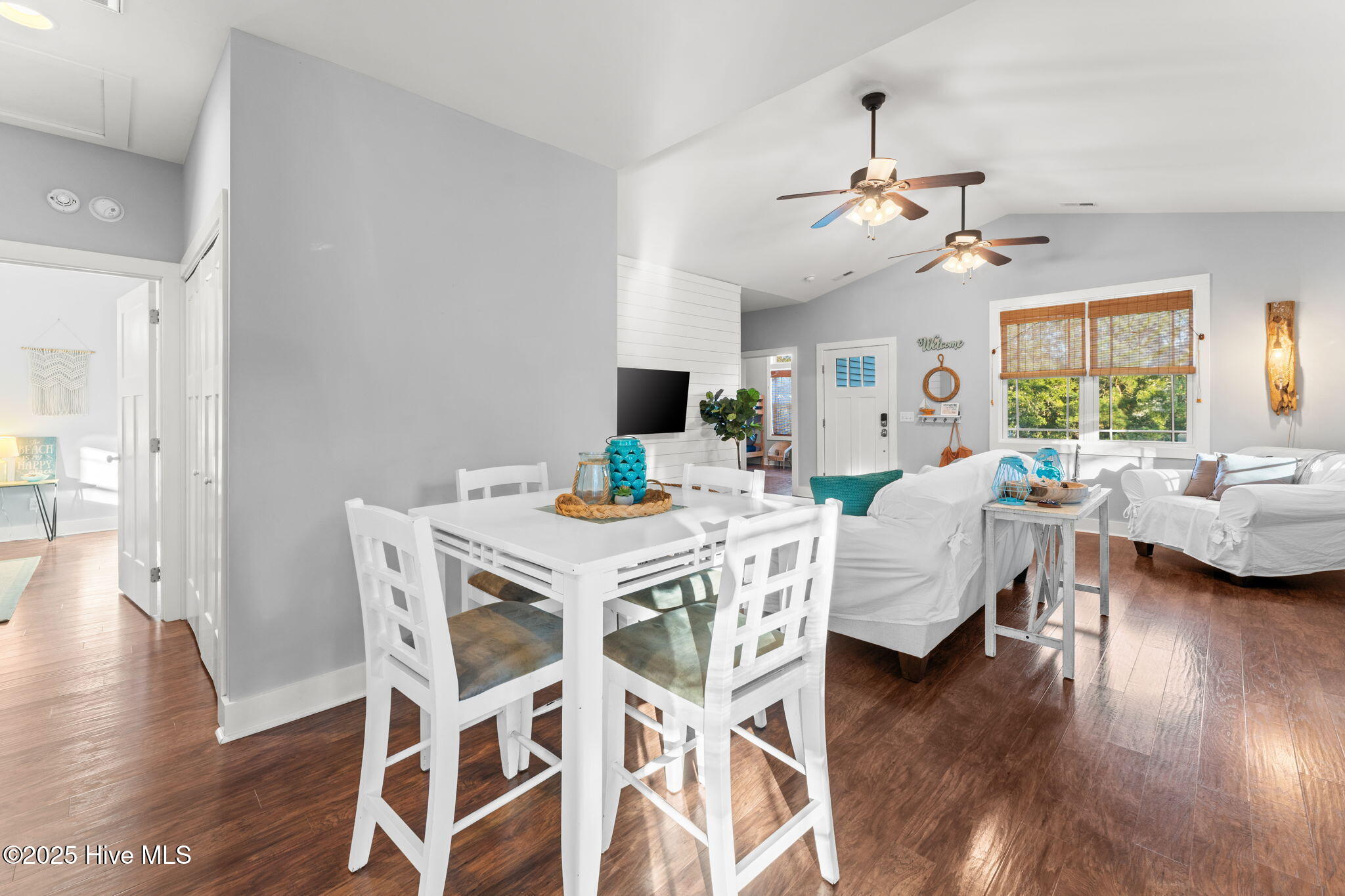 100545093 | Photo 11