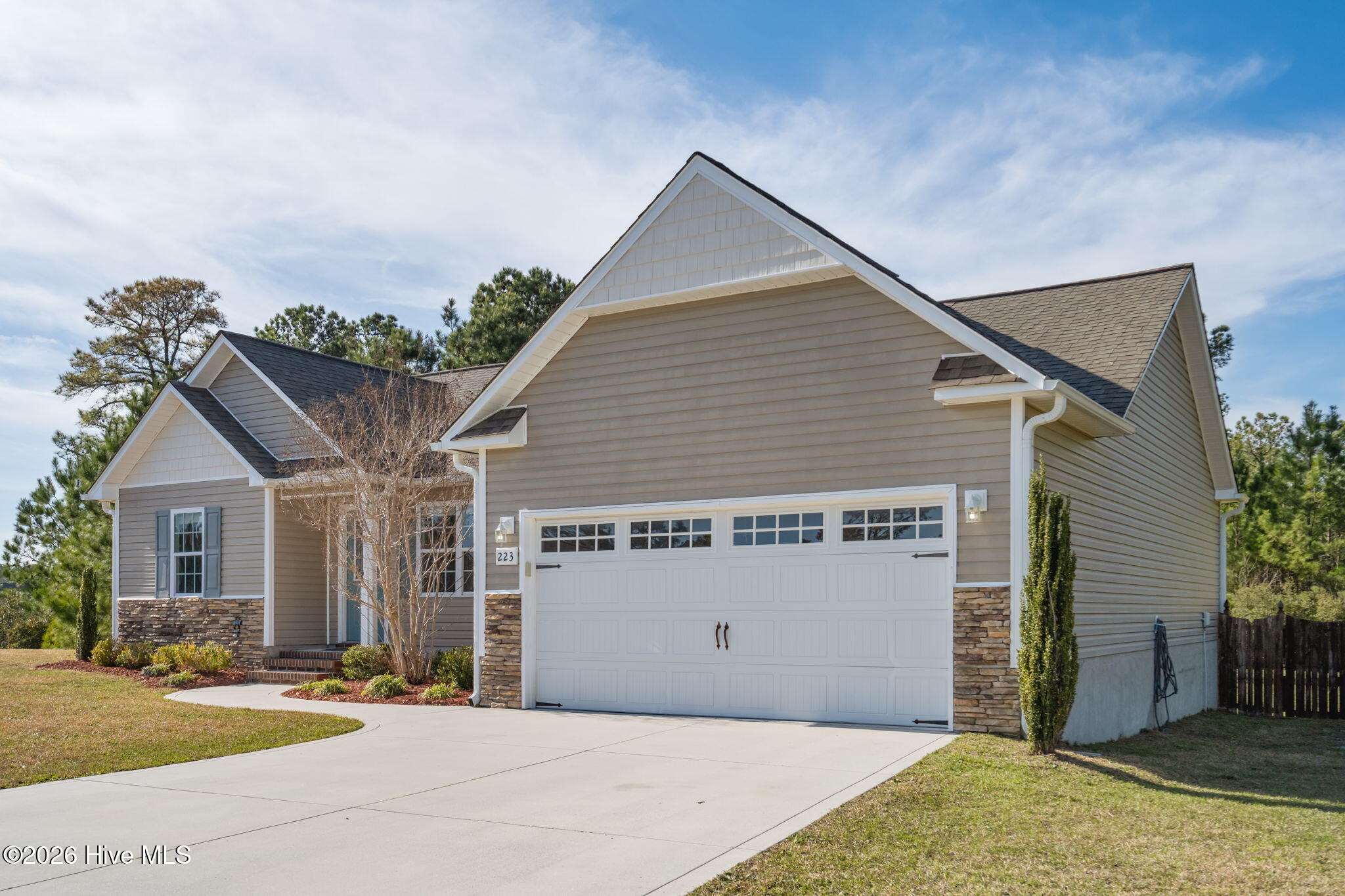 100562180 | Photo 30