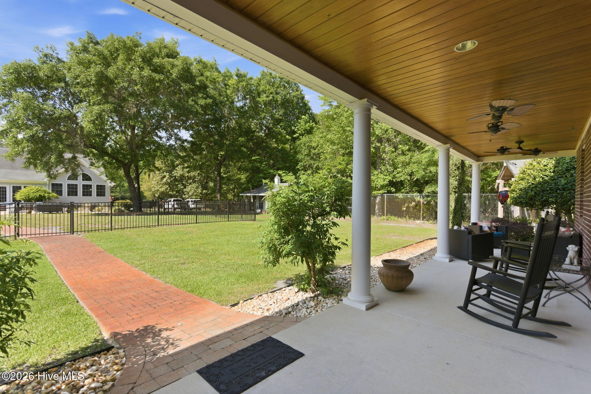 100570615 | Photo 82