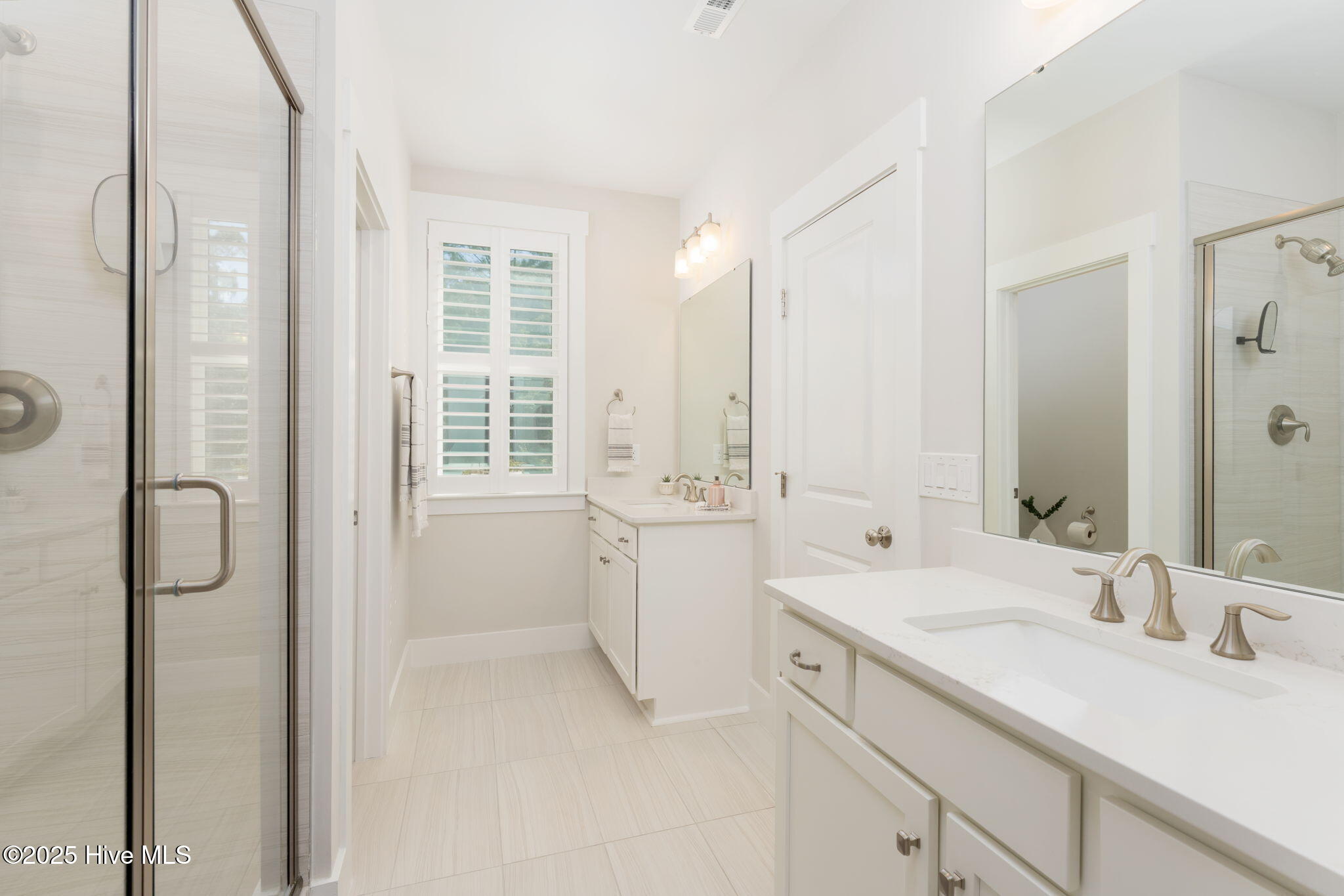 100527863 | Photo 31