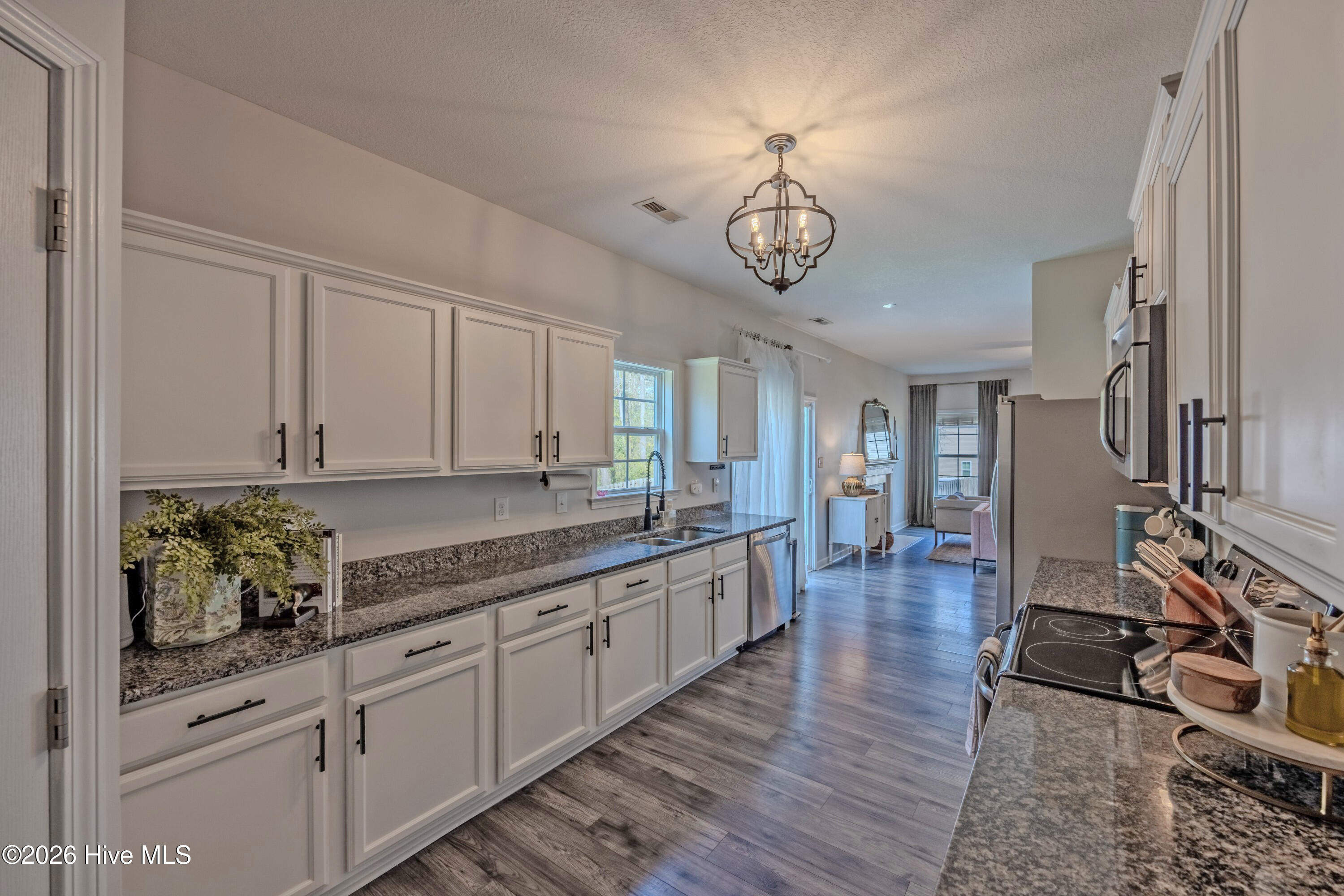 100562922 | Photo 13