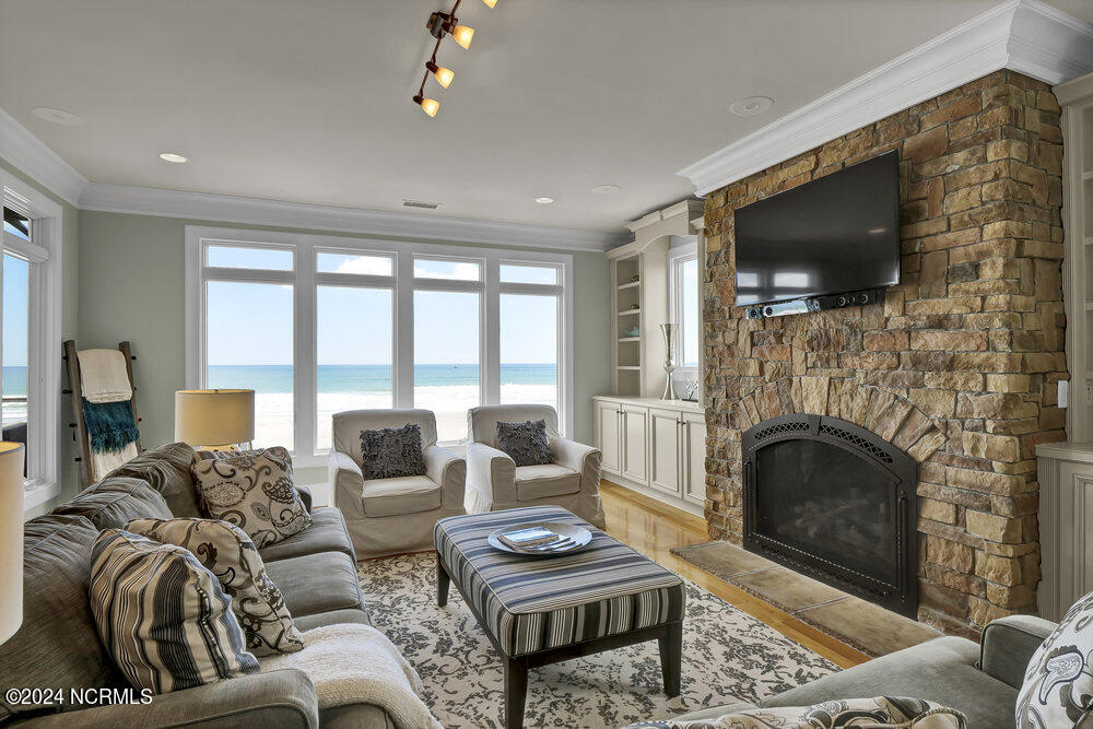 100498351 | Photo 11