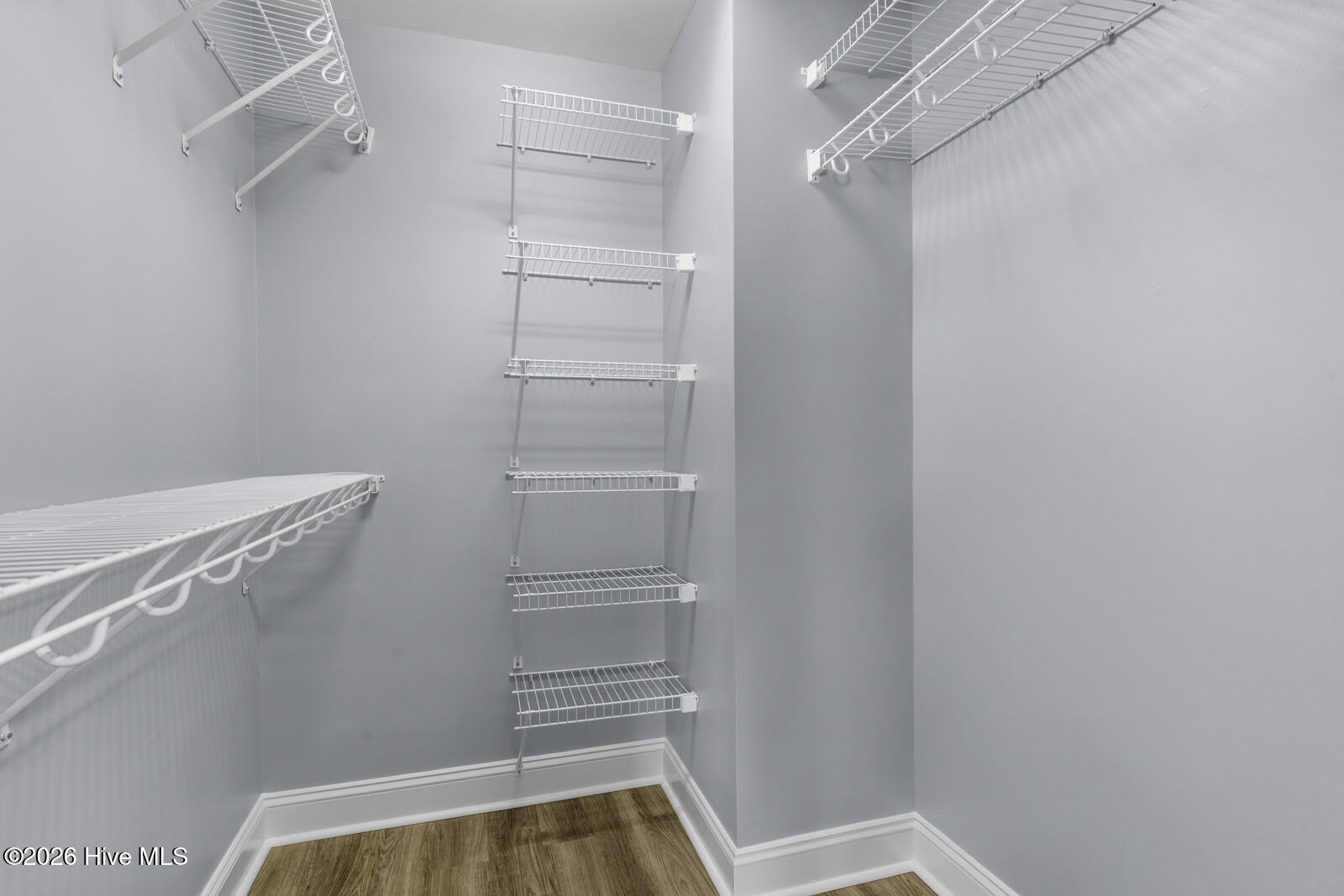 100568265 | Photo 14