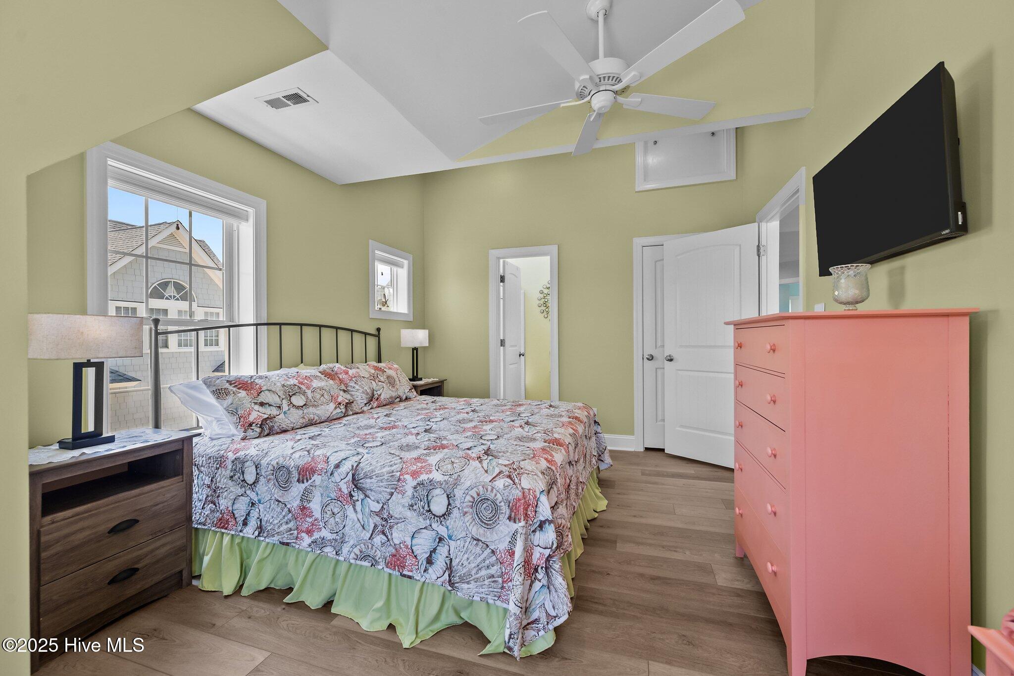 100514915 | Photo 35