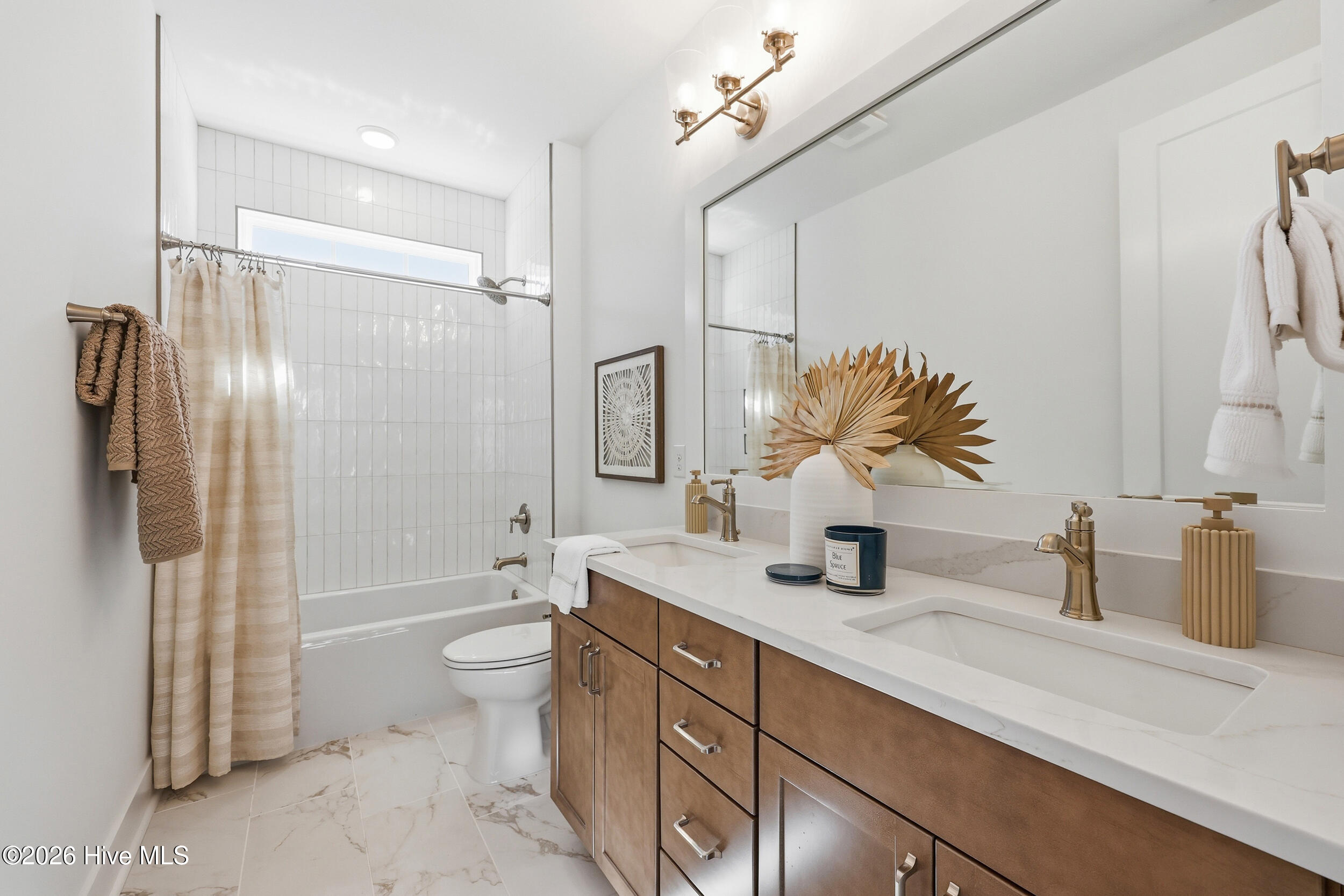 100523956 | Photo 26