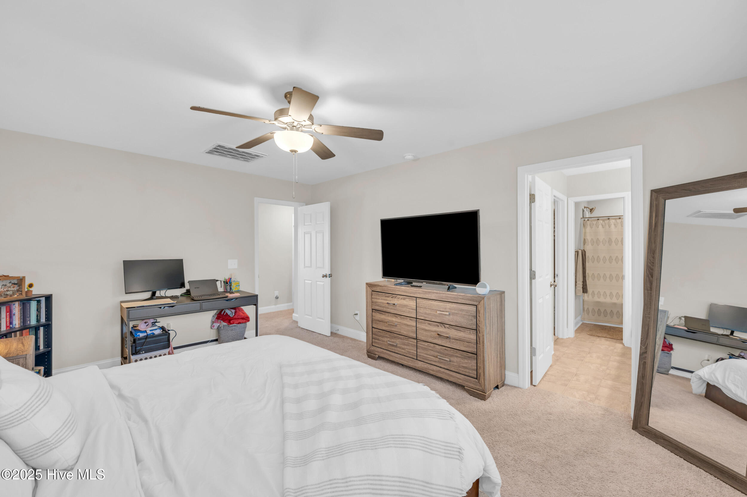 100542089 | Photo 24